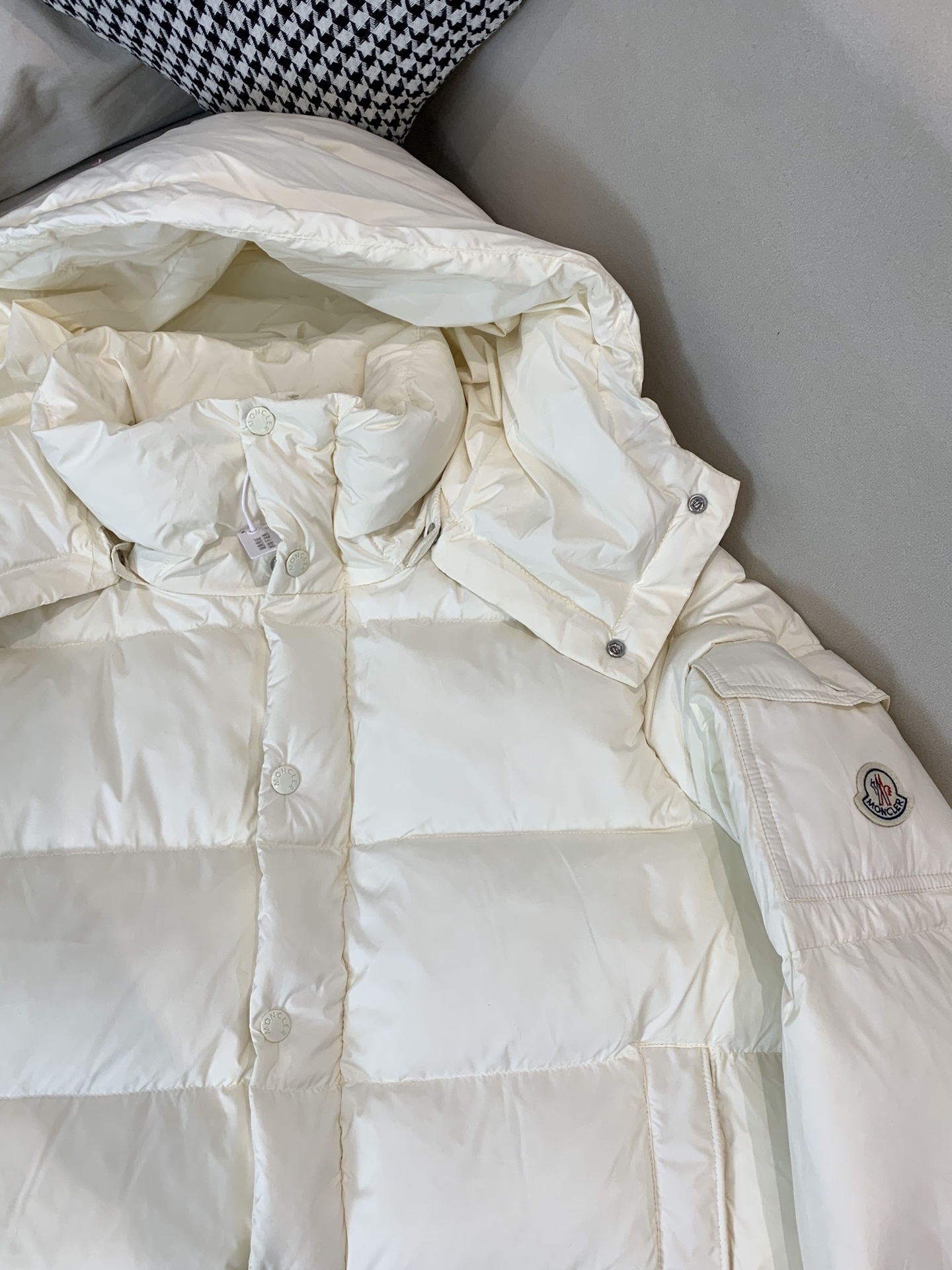 。⬆️Moncler【新品】Maya 70冬季羽绒服夹克外套.干枯玫瑰粉.珍珠灰.火的一塌糊涂.反季柜台