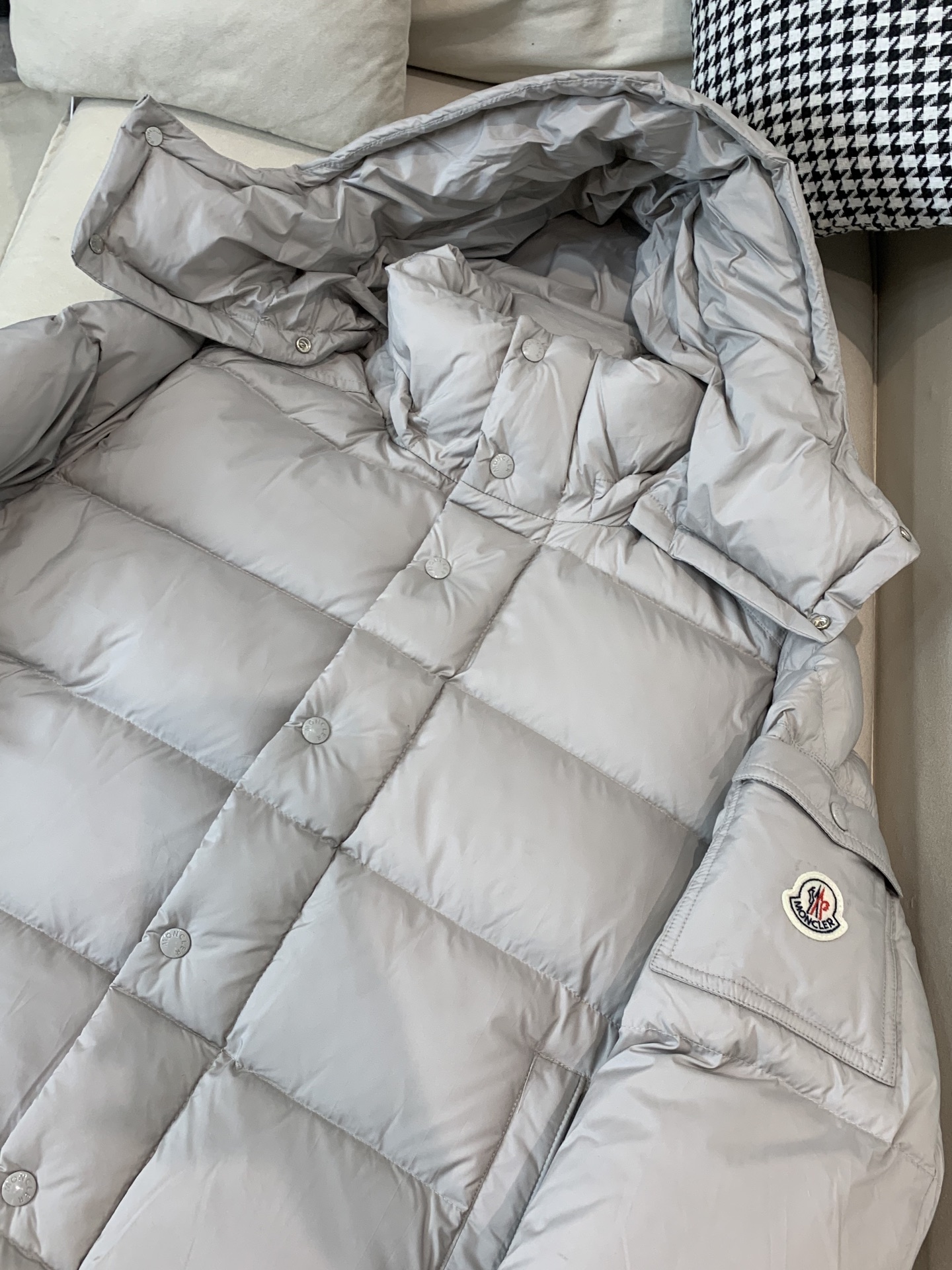 。⬆️Moncler【新品】Maya 70冬季羽绒服夹克外套.干枯玫瑰粉.珍珠灰.火的一塌糊涂.反季柜台