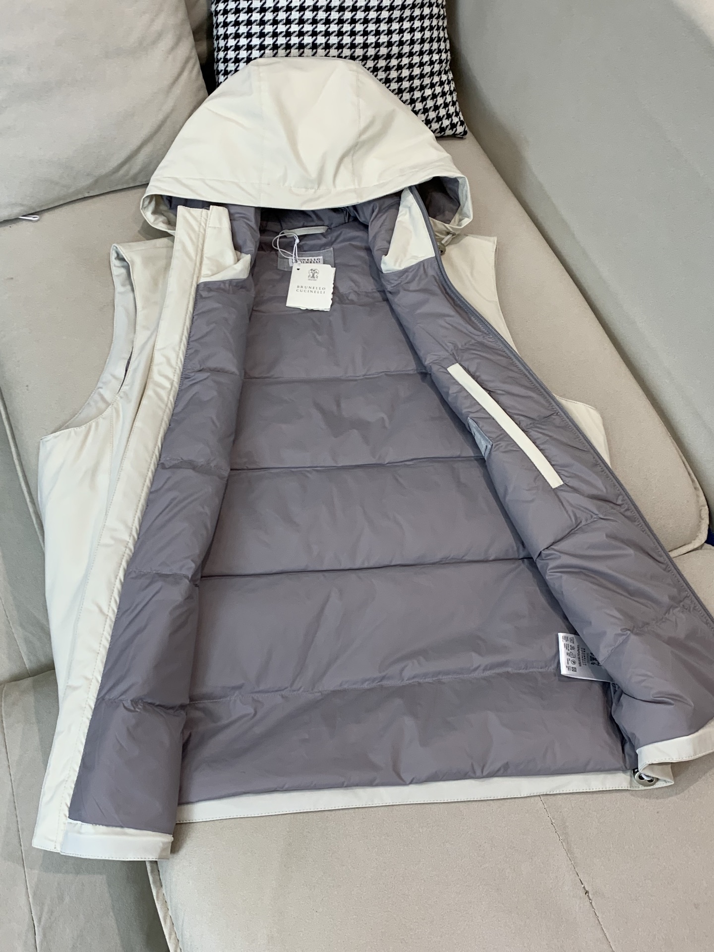 羽绒 BC-Brunello Cucineli 布鲁内洛 •库奇内利💥独家专供秋冬新款连帽羽绒马甲。贸易