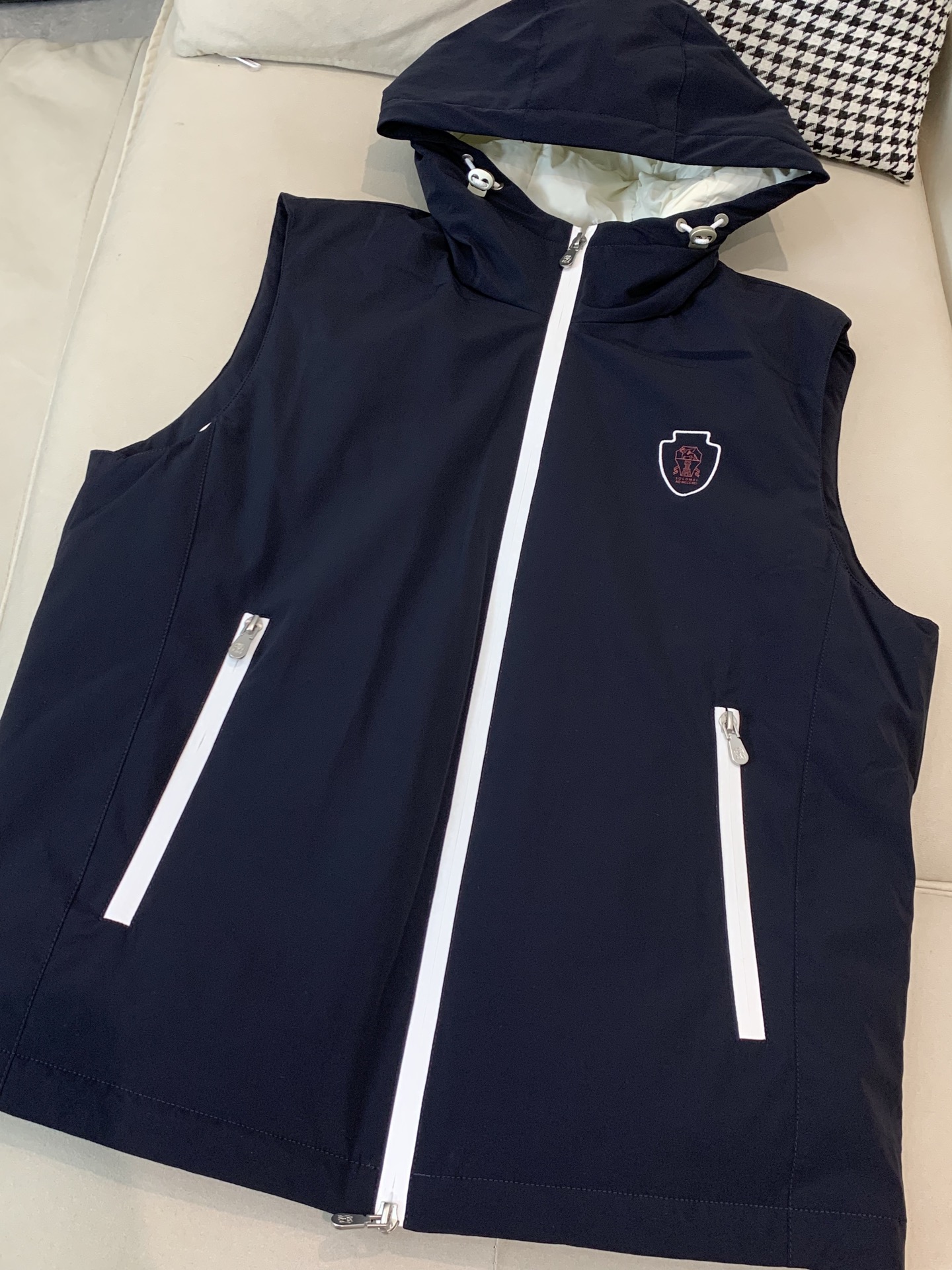 。 羽绒 BC-Brunello Cucineli 布鲁内洛 •库奇内利💥独家专供秋冬新款连帽羽绒马甲。