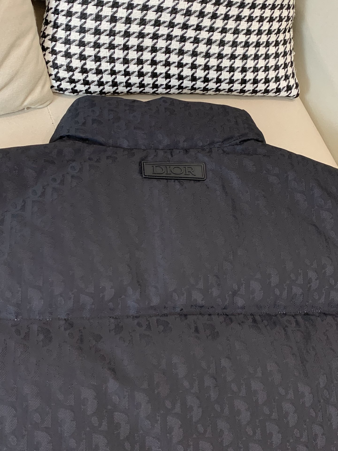羽绒 Dior/迪奥家25SS爆款满印暗纹提花立领羽绒马甲 绗缝夹克灰色提花科技面料 Oblique 印