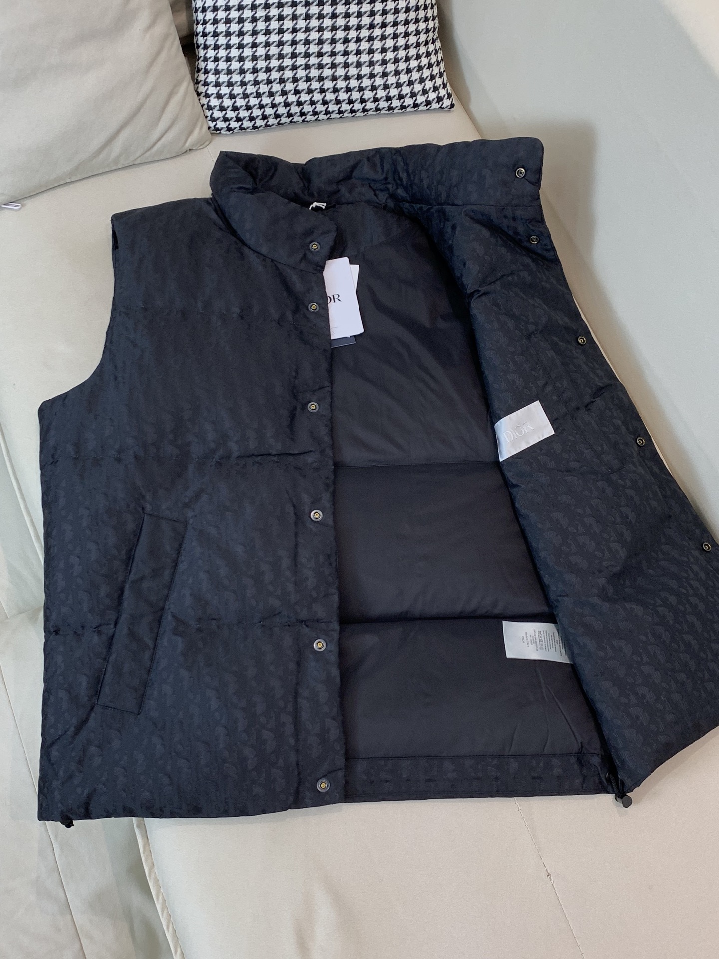 羽绒 Dior/迪奥家25SS爆款满印暗纹提花立领羽绒马甲 绗缝夹克灰色提花科技面料 Oblique 印