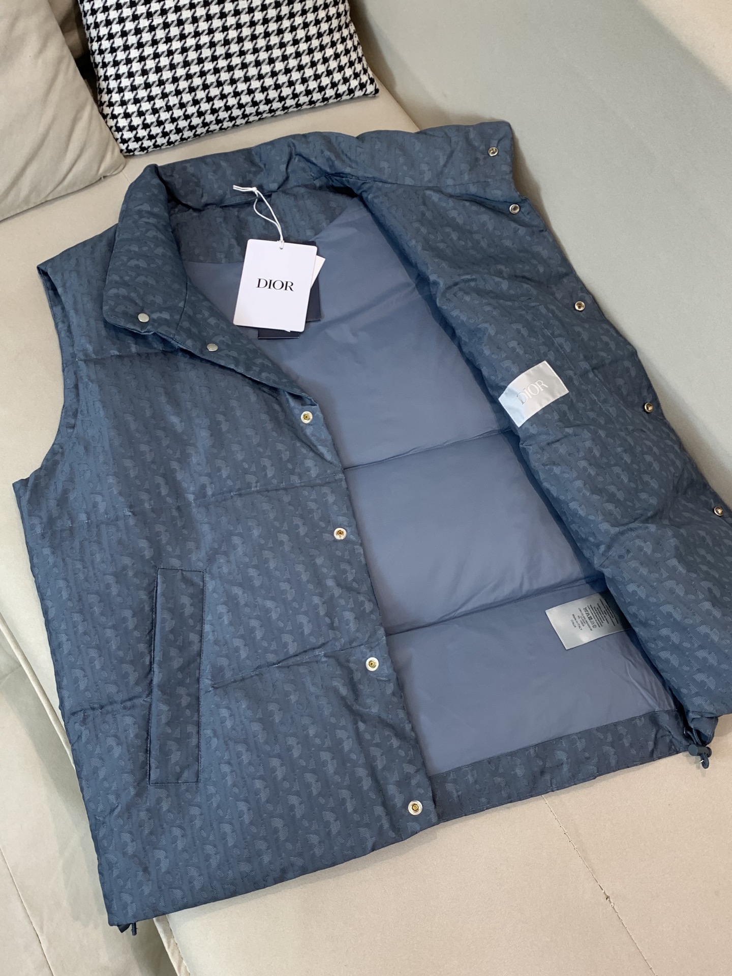 。羽绒 Dior/迪奥家25SS爆款满印暗纹提花立领羽绒马甲 绗缝夹克灰色提花科技面料 Oblique 