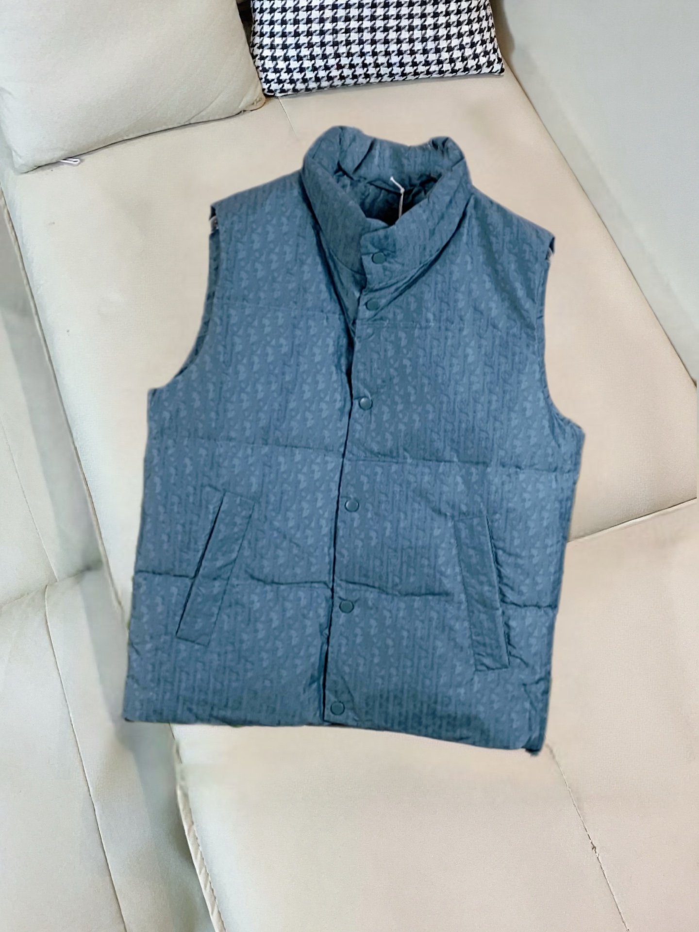 。羽绒 Dior/迪奥家25SS爆款满印暗纹提花立领羽绒马甲 绗缝夹克灰色提花科技面料 Oblique 