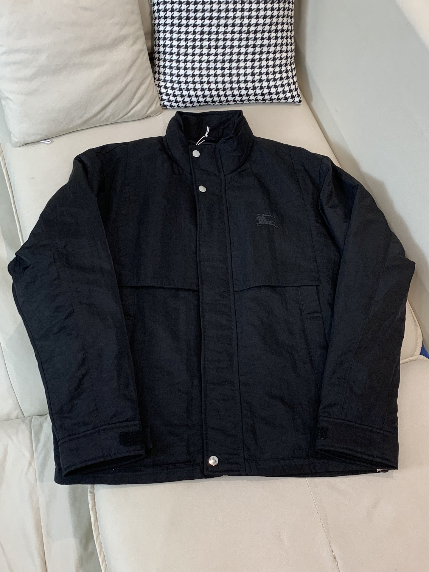 。 羽绒 巴宝莉2025秋冬新款🆕1:1订制五金配件全进口原版定制 欢迎专柜对比 绝对的高品质 采用顶级