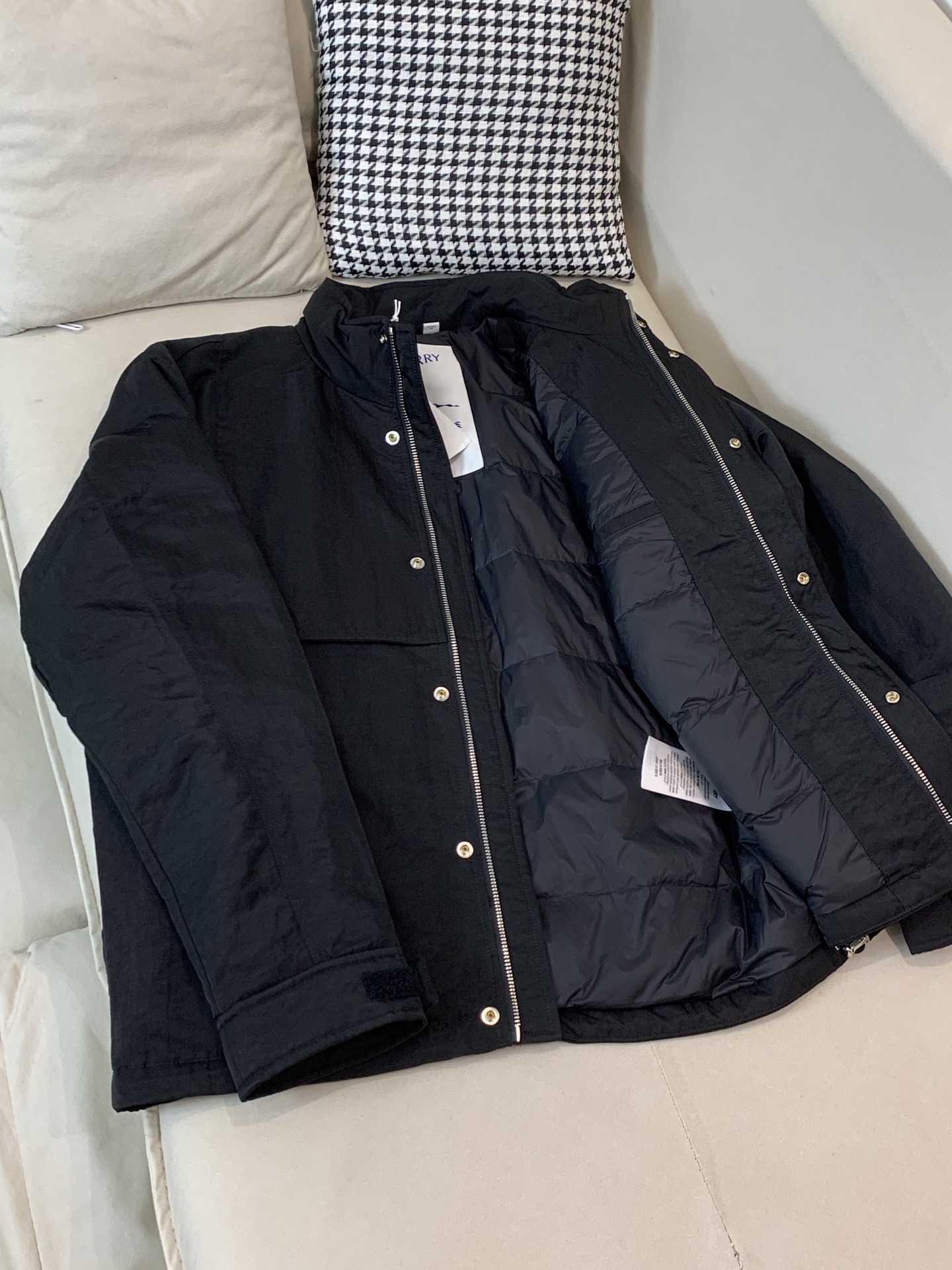 。 羽绒 巴宝莉2025秋冬新款🆕1:1订制五金配件全进口原版定制 欢迎专柜对比 绝对的高品质 采用顶级