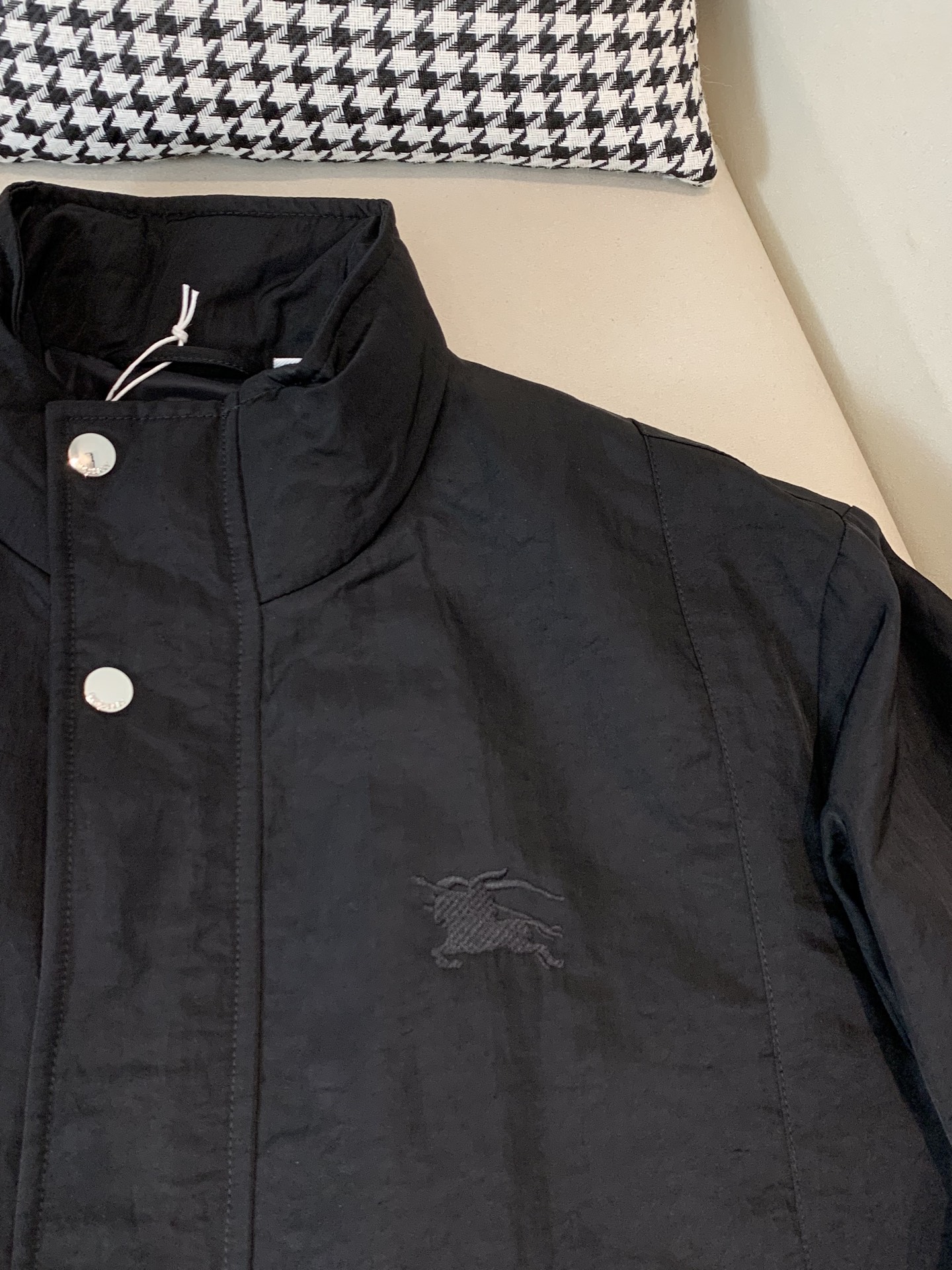 。 羽绒 巴宝莉2025秋冬新款🆕1:1订制五金配件全进口原版定制 欢迎专柜对比 绝对的高品质 采用顶级