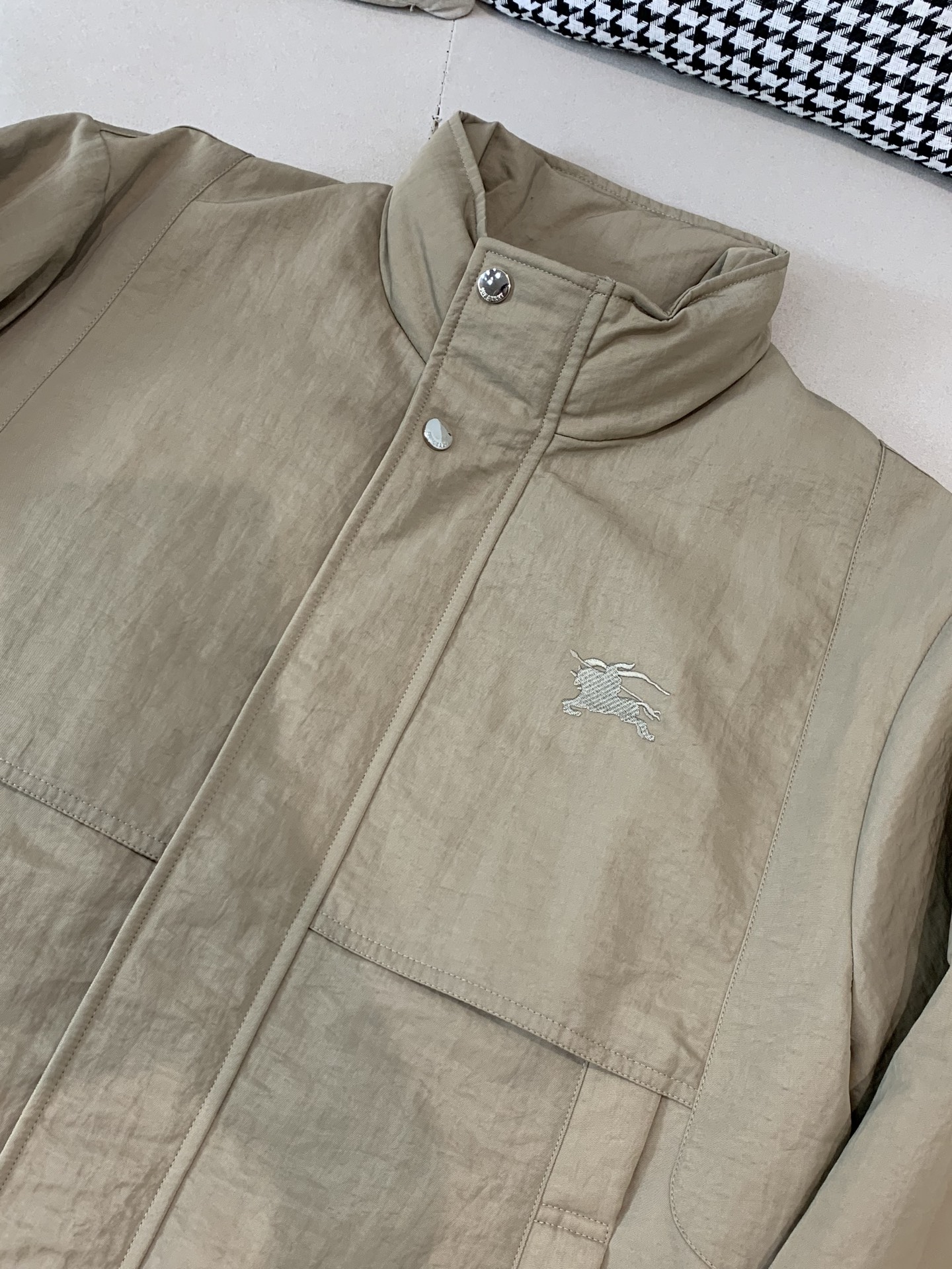 。 羽绒 巴宝莉2025秋冬新款🆕1:1订制五金配件全进口原版定制 欢迎专柜对比 绝对的高品质 采用顶级