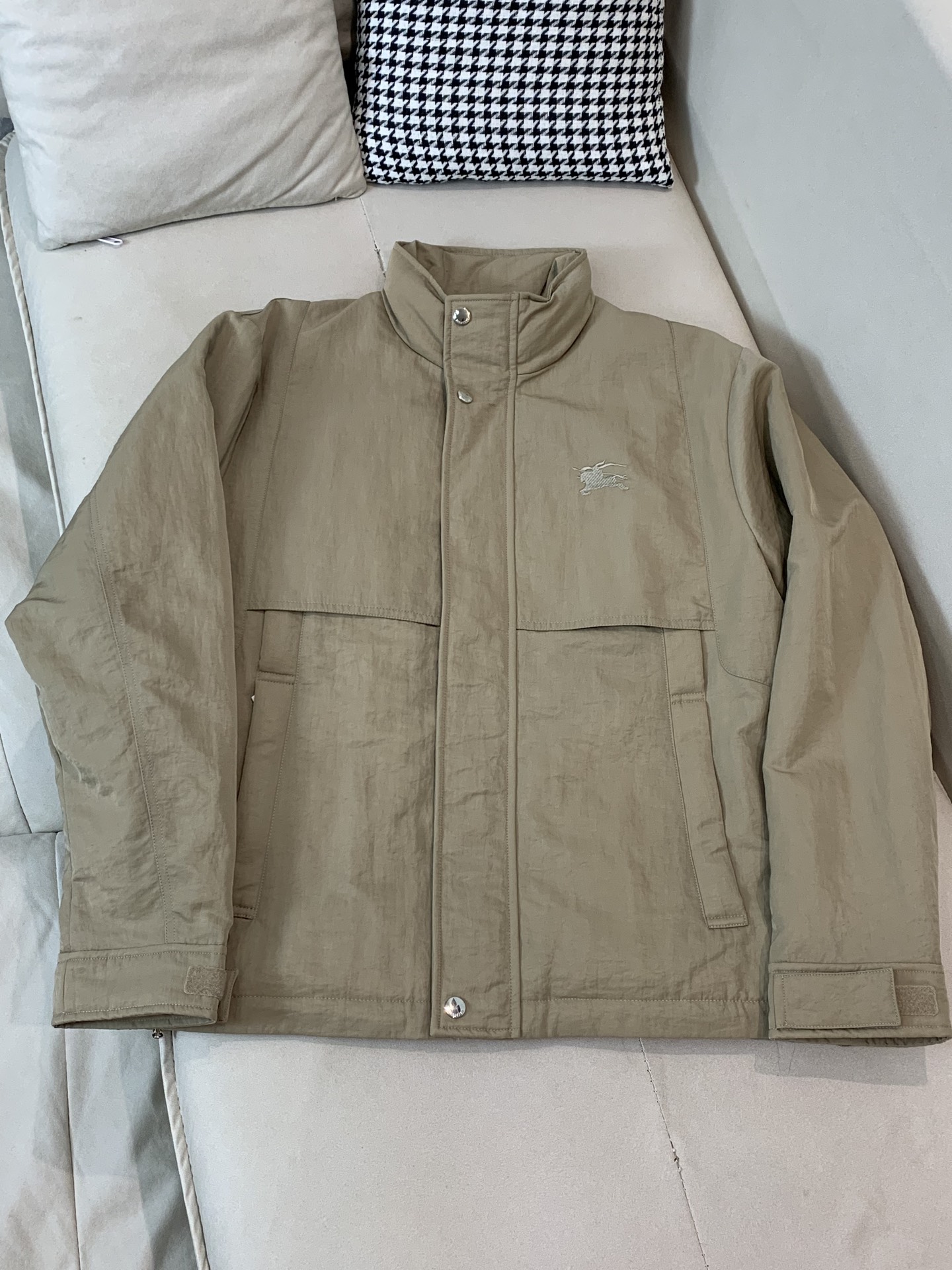 。 羽绒 巴宝莉2025秋冬新款🆕1:1订制五金配件全进口原版定制 欢迎专柜对比 绝对的高品质 采用顶级