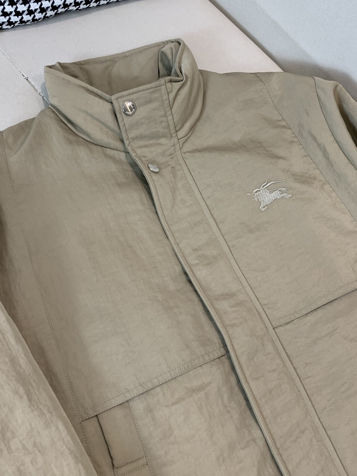 。 羽绒 巴宝莉2025秋冬新款🆕1:1订制五金配件全进口原版定制 欢迎专柜对比 绝对的高品质 采用顶级