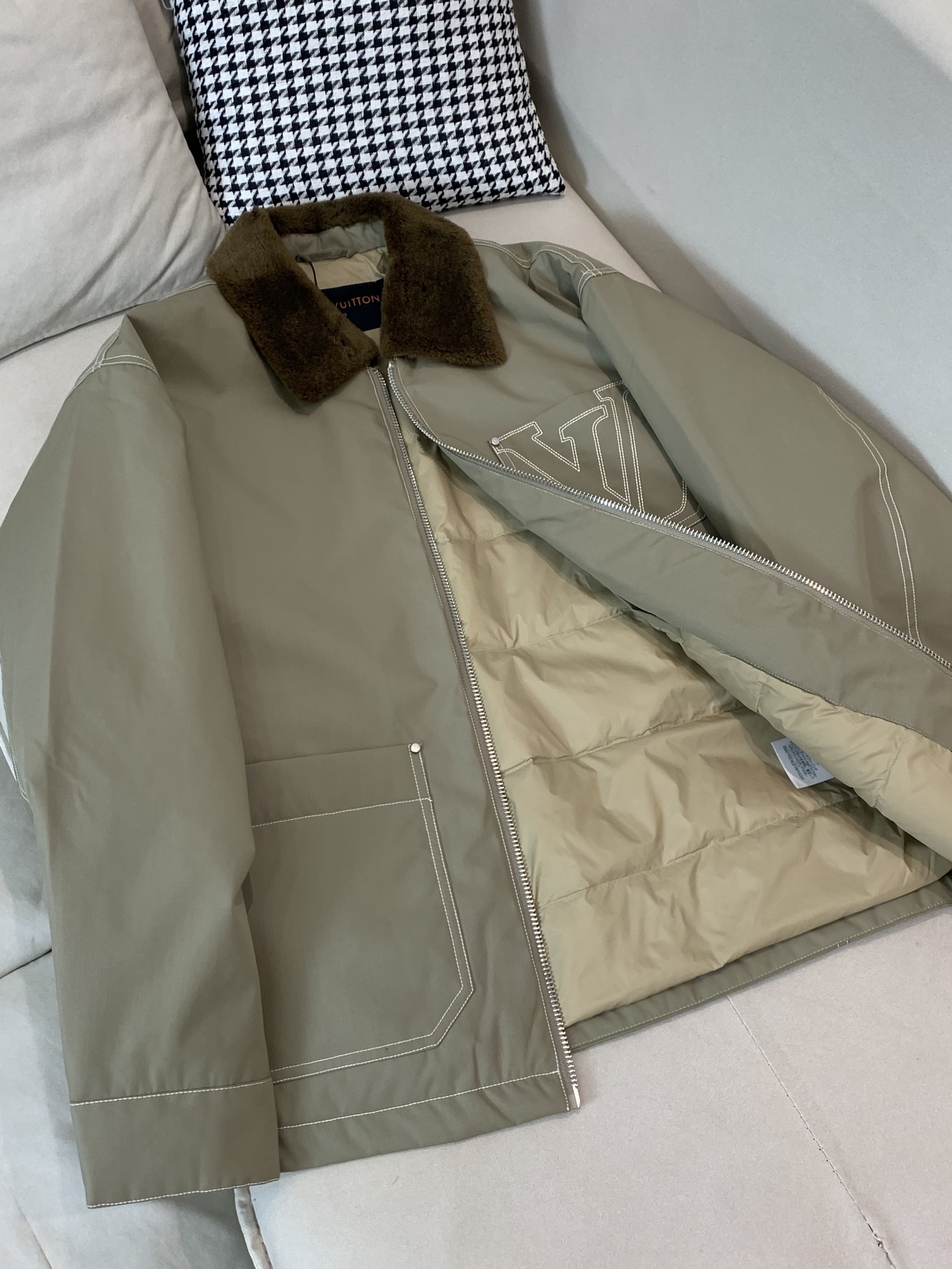 羽绒 LOUIS VUITTON羊羔毛刺绣外套LOUIS VUITTON绗缝羽绒棉外套冬日恋歌|LV蓝色