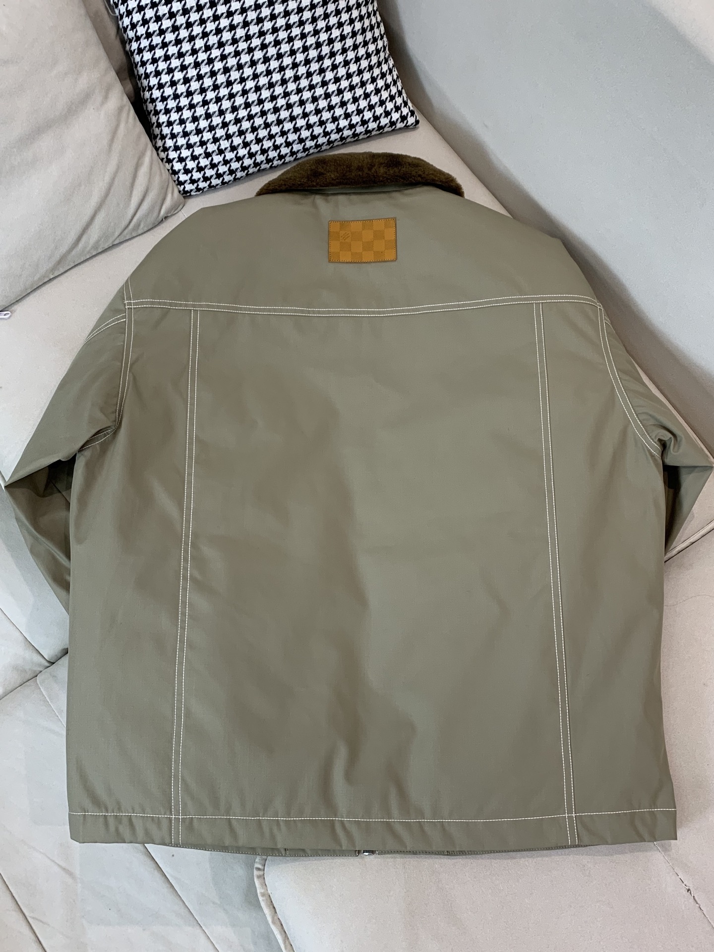 羽绒 LOUIS VUITTON羊羔毛刺绣外套LOUIS VUITTON绗缝羽绒棉外套冬日恋歌|LV蓝色