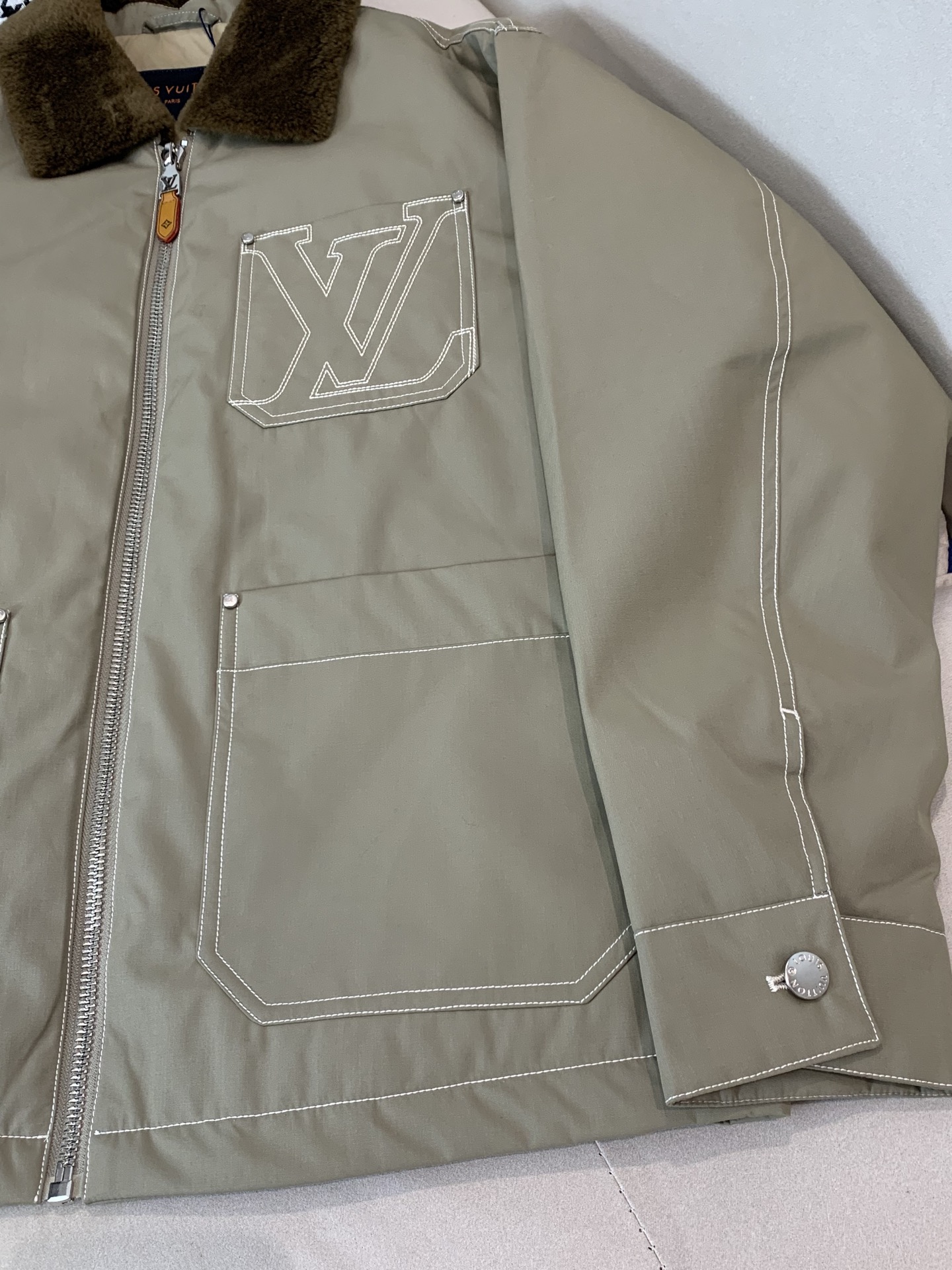 羽绒 LOUIS VUITTON羊羔毛刺绣外套LOUIS VUITTON绗缝羽绒棉外套冬日恋歌|LV蓝色