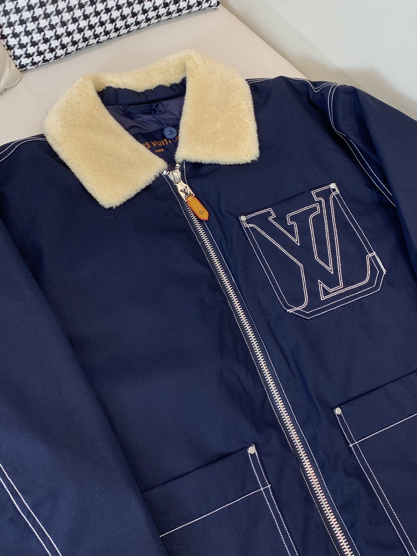 羽绒 LOUIS VUITTON羊羔毛刺绣外套LOUIS VUITTON绗缝羽绒棉外套冬日恋歌|LV蓝色