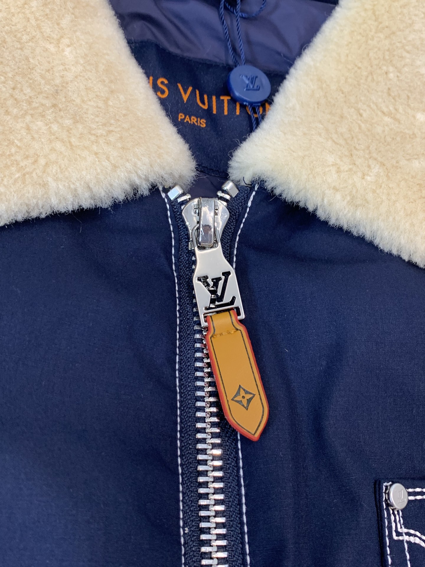 羽绒 LOUIS VUITTON羊羔毛刺绣外套LOUIS VUITTON绗缝羽绒棉外套冬日恋歌|LV蓝色