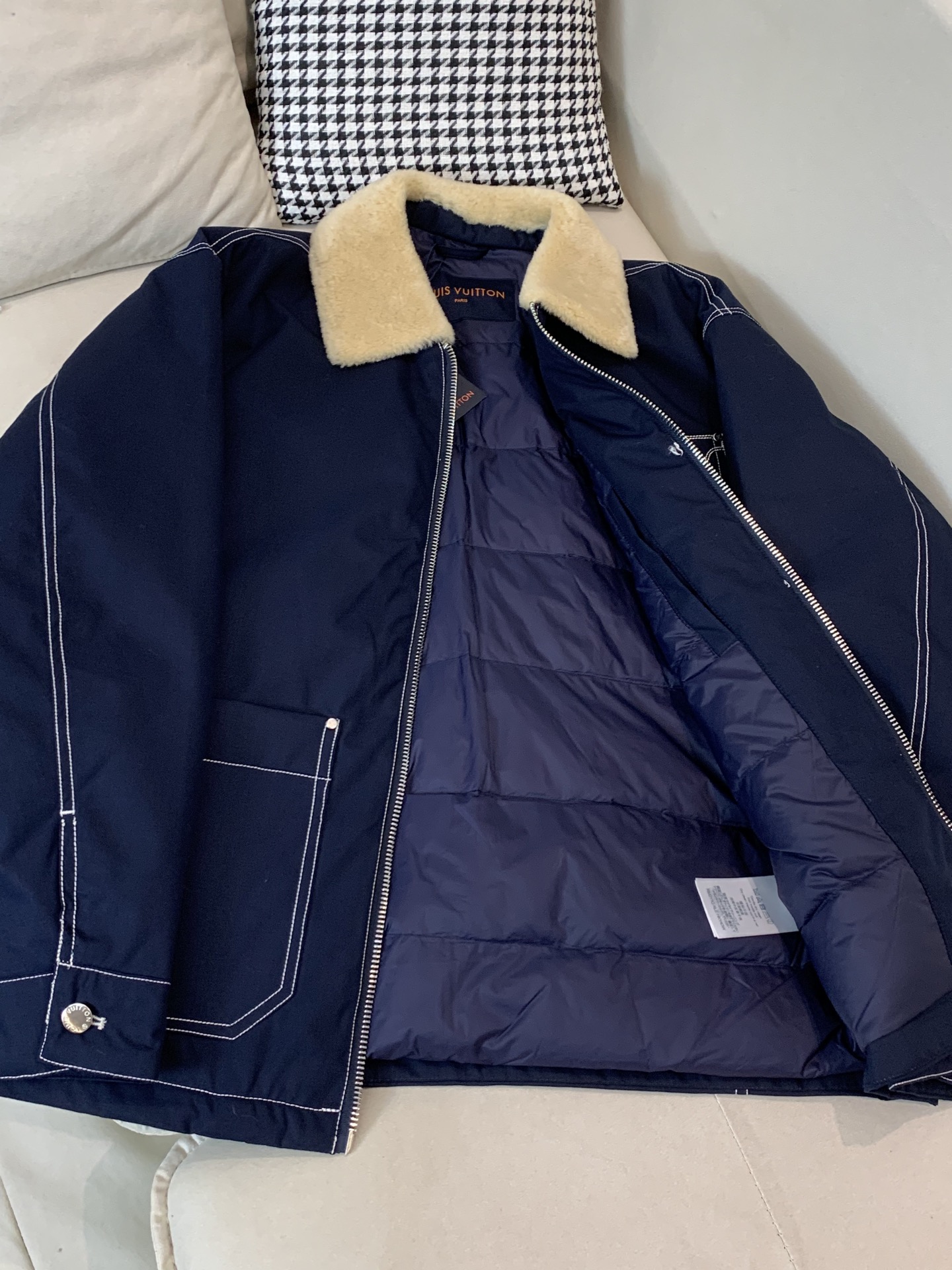 羽绒 LOUIS VUITTON羊羔毛刺绣外套LOUIS VUITTON绗缝羽绒棉外套冬日恋歌|LV蓝色