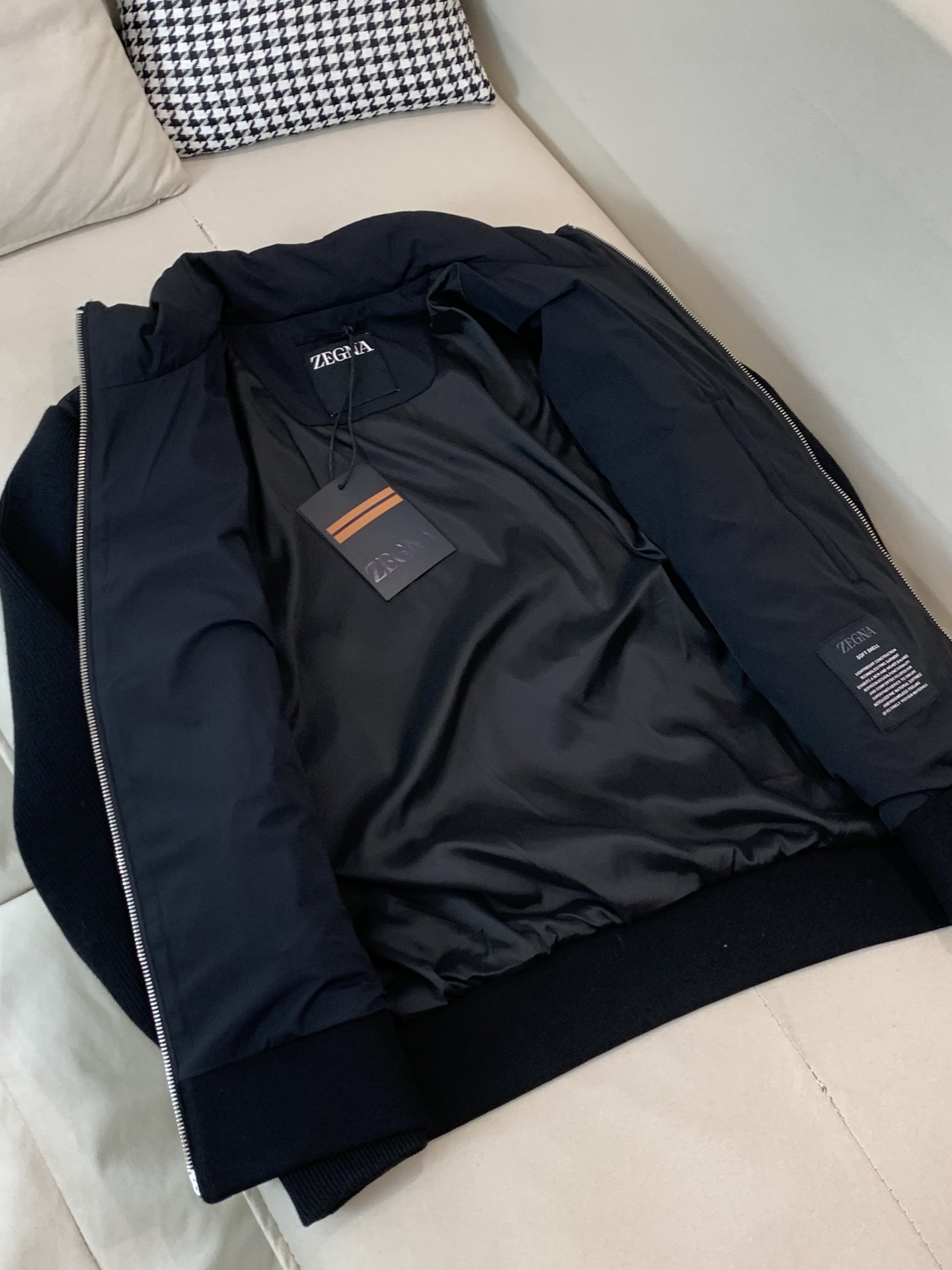 。2025杰尼亚秋冬新款🆕原版1:1订制五金配件全进口原版定制 欢迎专柜对比 绝对的高品质 采用顶级95