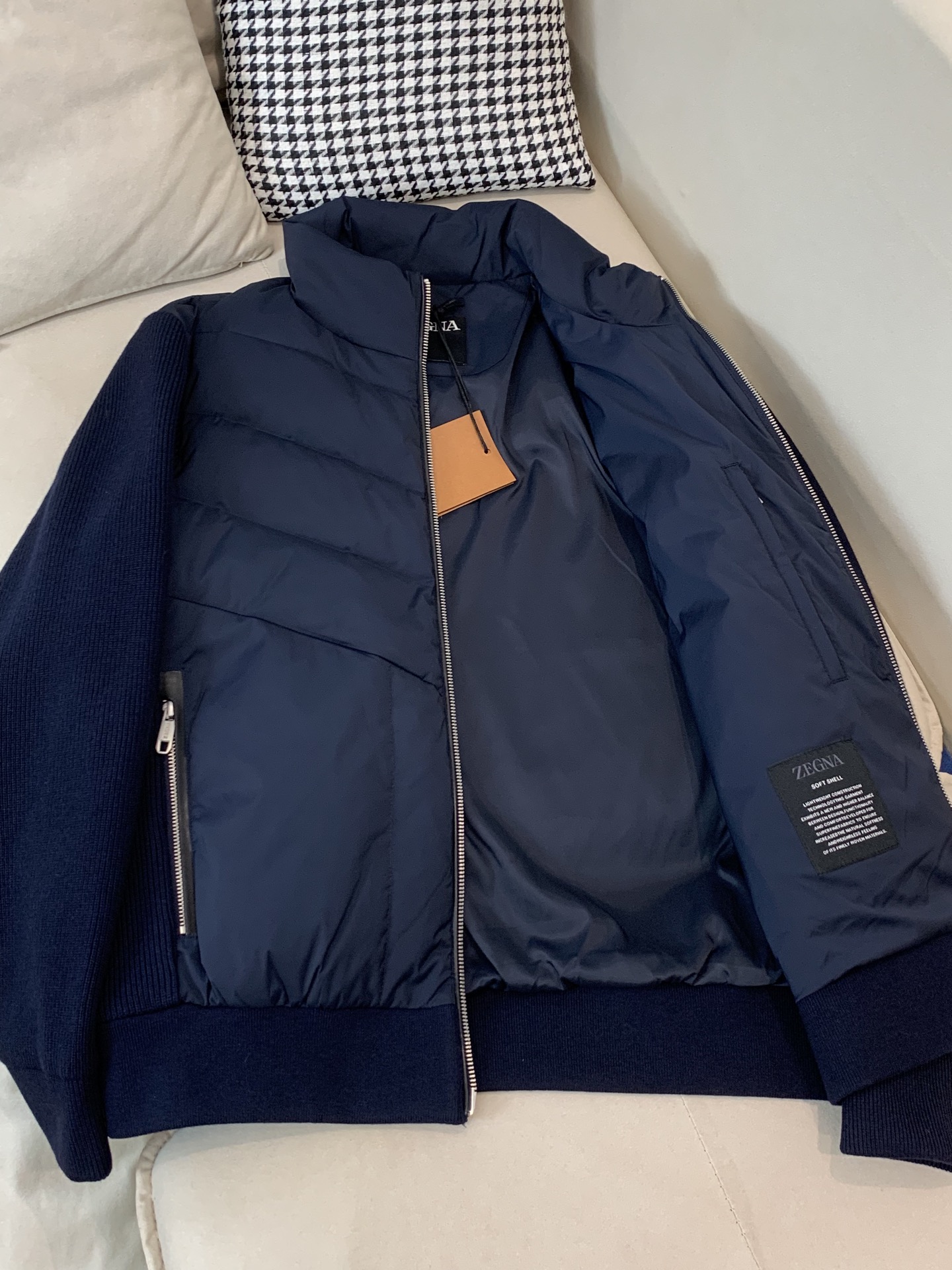 。2025杰尼亚秋冬新款🆕原版1:1订制五金配件全进口原版定制 欢迎专柜对比 绝对的高品质 采用顶级95