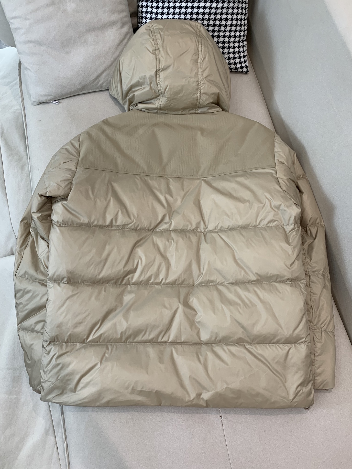 。 巴宝莉Burberry2025最新款时尚设计师款连帽羽绒服爆款羽绒服，90#白鸭绒填充，处处细节显工