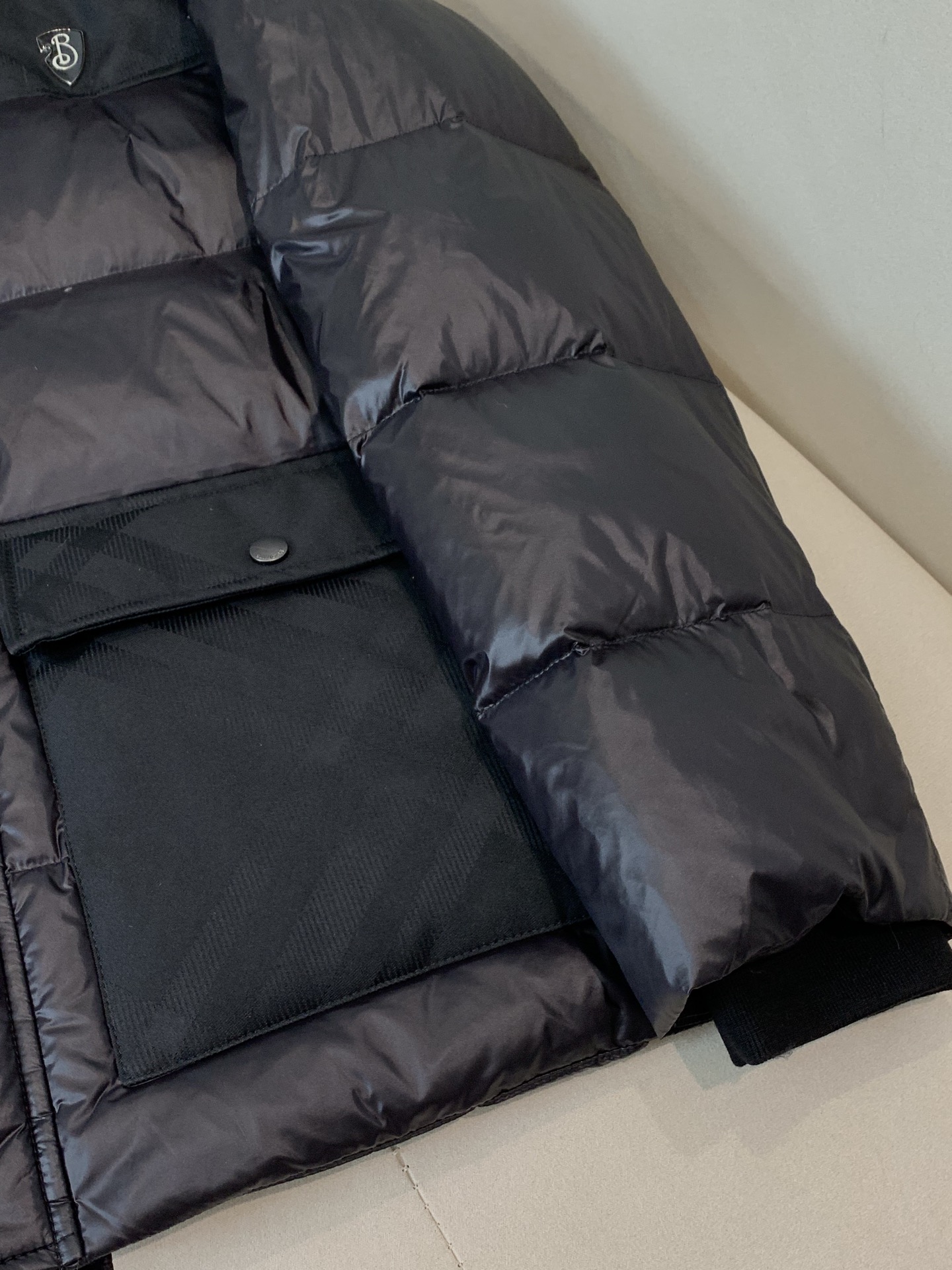 。 巴宝莉Burberry2025最新款时尚设计师款连帽羽绒服爆款羽绒服，90#白鸭绒填充，处处细节显工