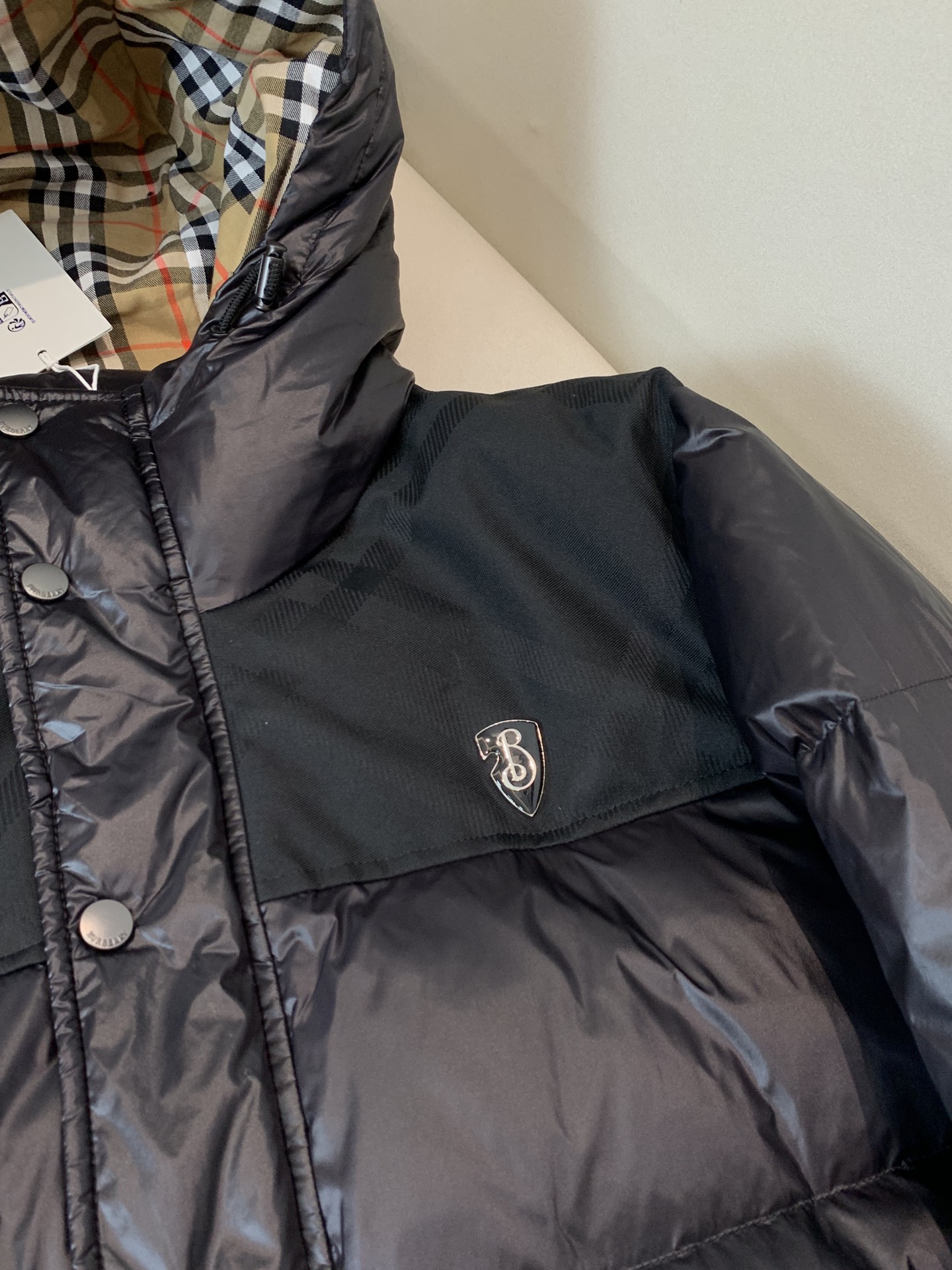 。 巴宝莉Burberry2025最新款时尚设计师款连帽羽绒服爆款羽绒服，90#白鸭绒填充，处处细节显工