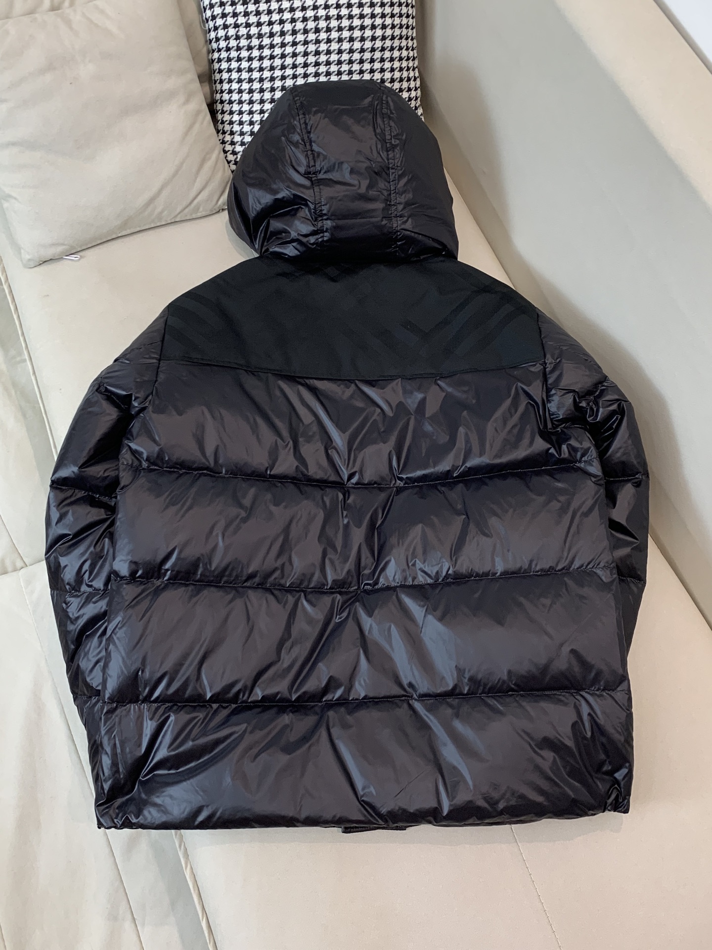 。 巴宝莉Burberry2025最新款时尚设计师款连帽羽绒服爆款羽绒服，90#白鸭绒填充，处处细节显工