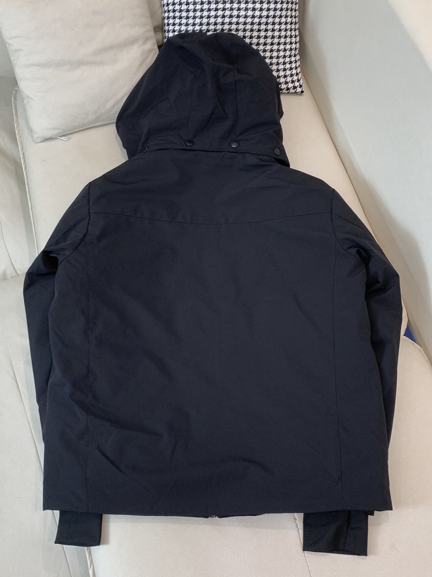 。2025SS秋冬季新款！-Moncl*r男士连帽羽绒服，高端轻奢的时尚风格，实穿百搭的款式，上身效果轻