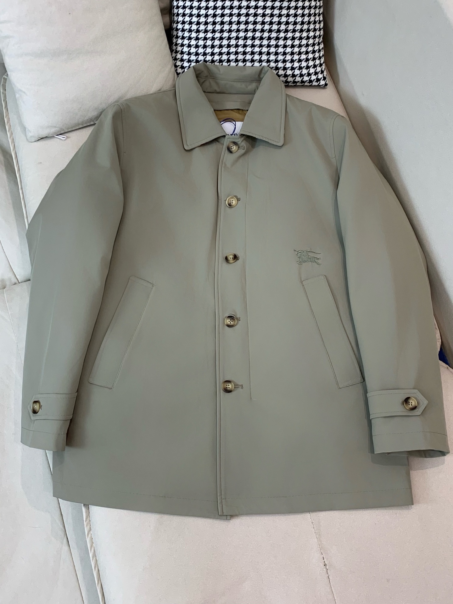 。羽绒 BURBERRY巴宝莉秋冬款男士商务内胆可拆卸羽绒服贸易公司渠道订单，必爆经典单品！！永不过时的