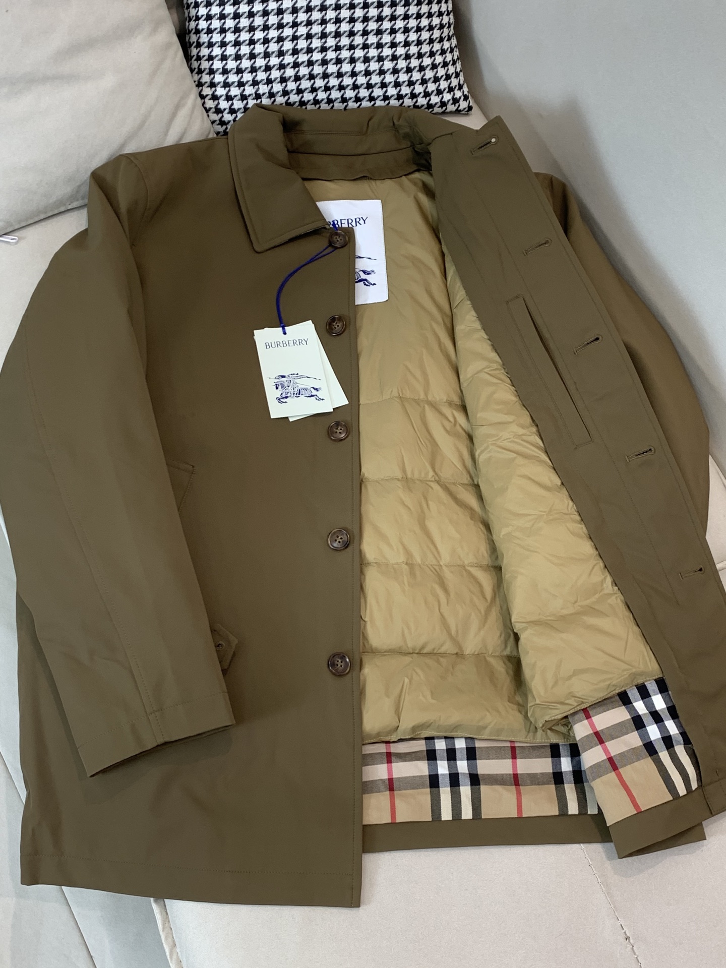 。羽绒 BURBERRY巴宝莉秋冬款男士商务内胆可拆卸羽绒服贸易公司渠道订单，必爆经典单品！！永不过时的