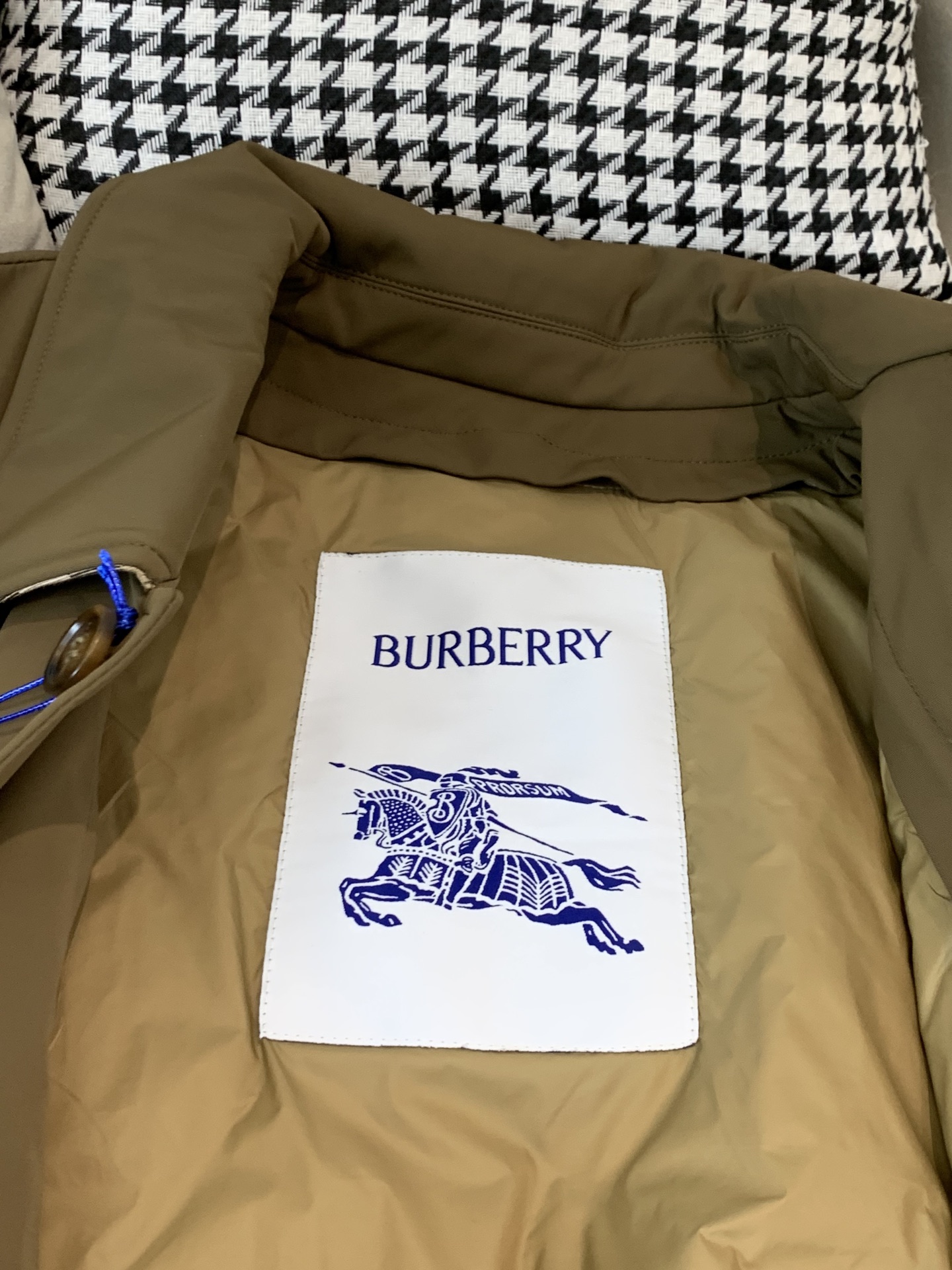 。羽绒 BURBERRY巴宝莉秋冬款男士商务内胆可拆卸羽绒服贸易公司渠道订单，必爆经典单品！！永不过时的