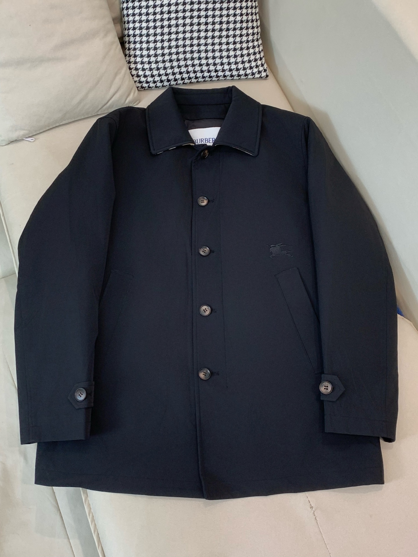 。羽绒 BURBERRY巴宝莉秋冬款男士商务内胆可拆卸羽绒服贸易公司渠道订单，必爆经典单品！！永不过时的