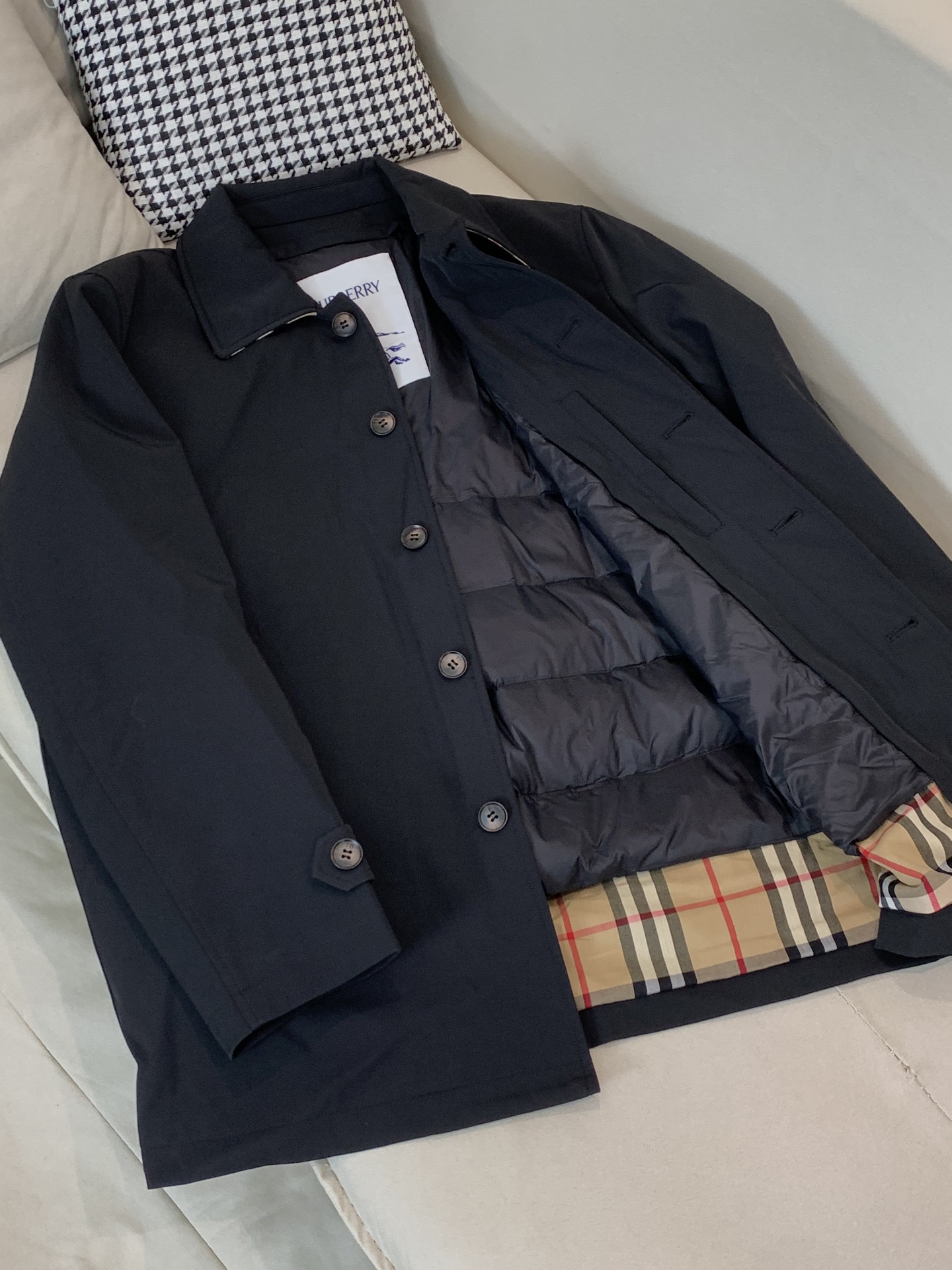 。羽绒 BURBERRY巴宝莉秋冬款男士商务内胆可拆卸羽绒服贸易公司渠道订单，必爆经典单品！！永不过时的