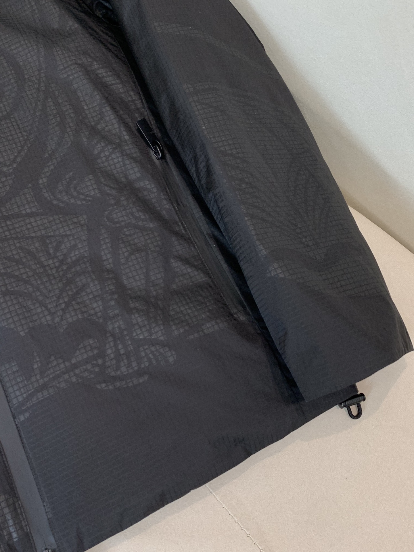 。羽绒。巴宝莉Burberry2025最新款时尚设计师款羽绒服爆款羽绒服，帽子可隐藏，90#白鸭绒填充，