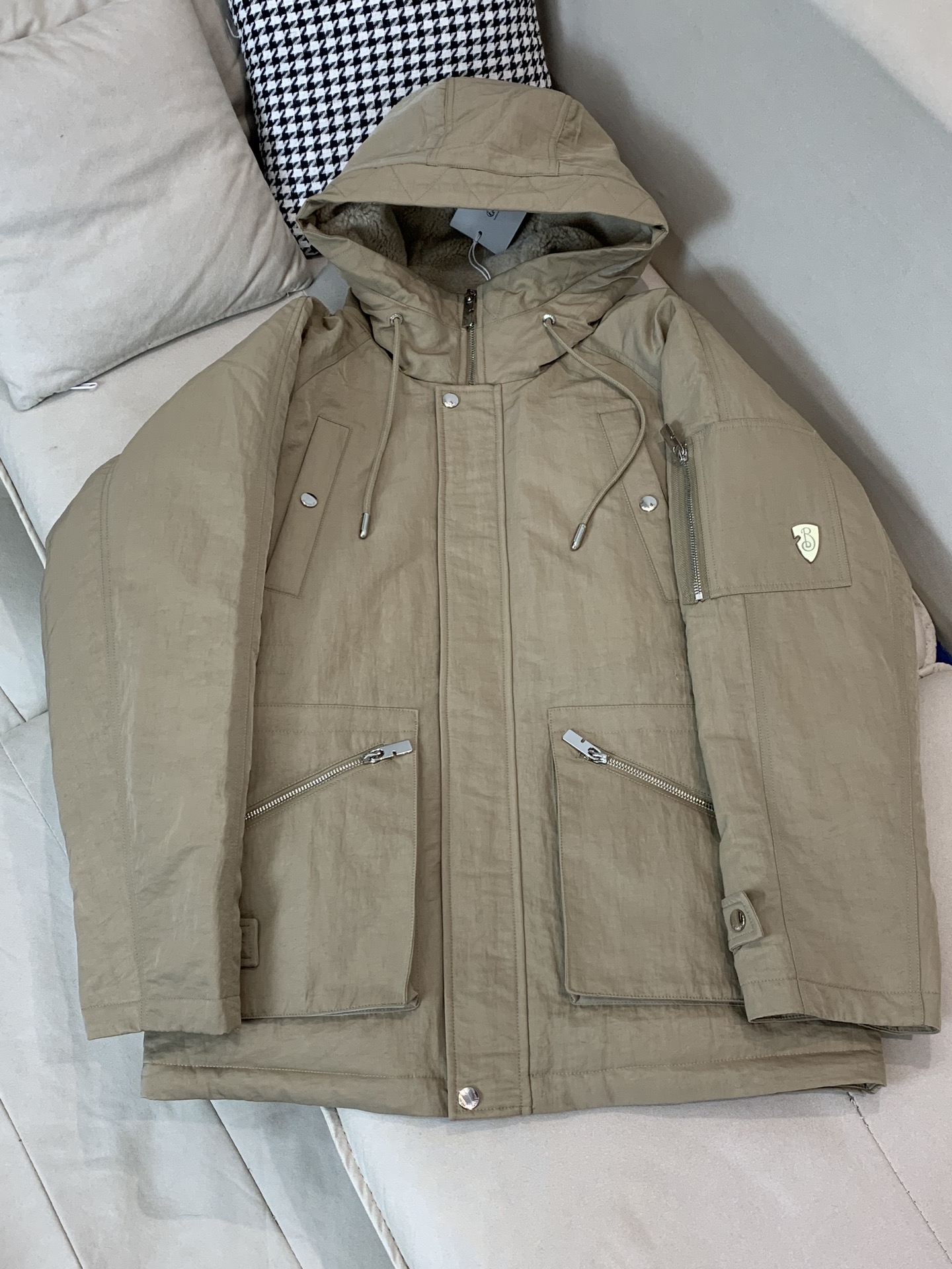 。羽绒 BURBERRY巴宝莉秋冬款男士商务连帽羽绒服贸易公司渠道订单，必爆经典单品！！永不过时的拼接设