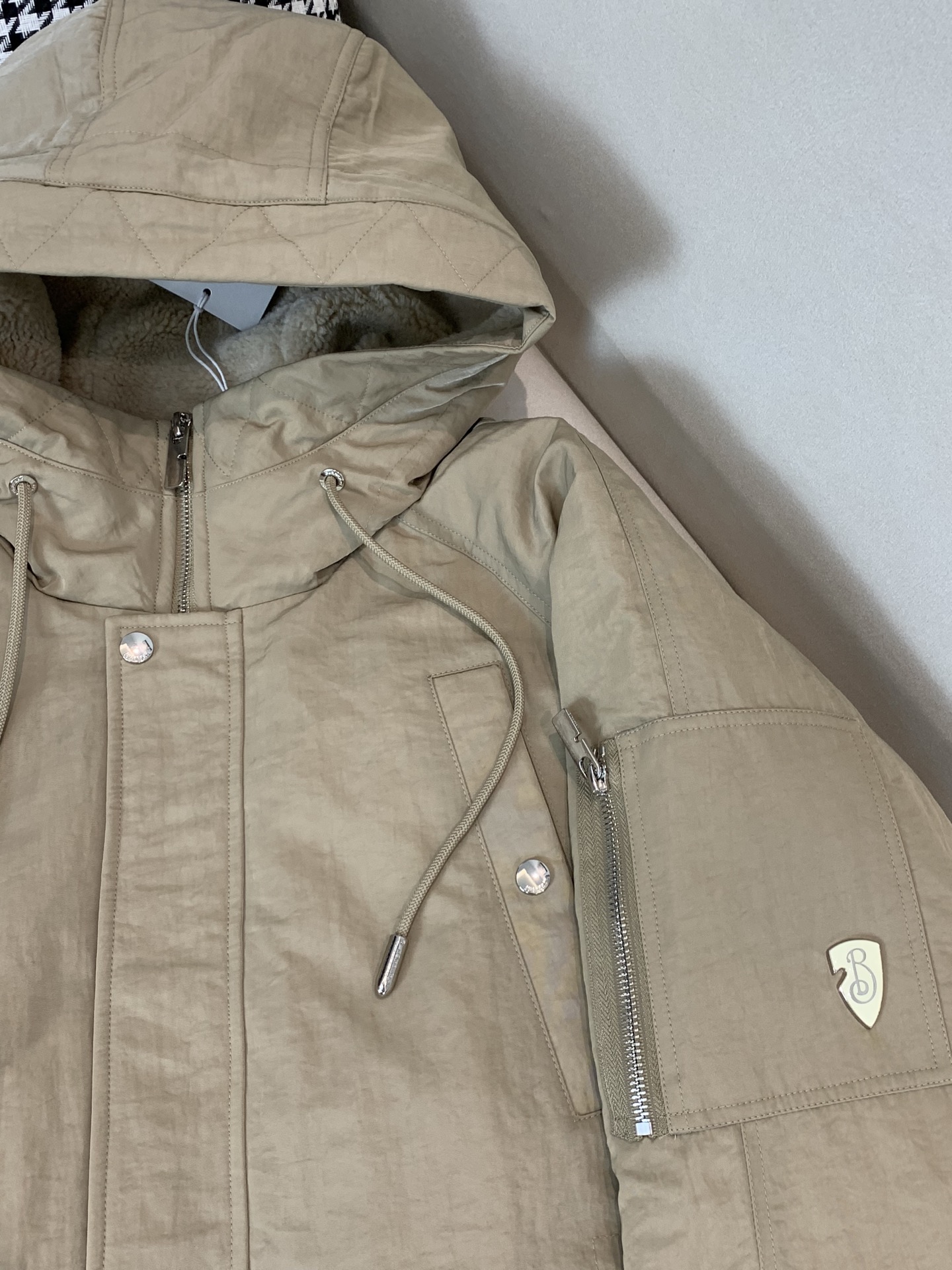 。羽绒 BURBERRY巴宝莉秋冬款男士商务连帽羽绒服贸易公司渠道订单，必爆经典单品！！永不过时的拼接设