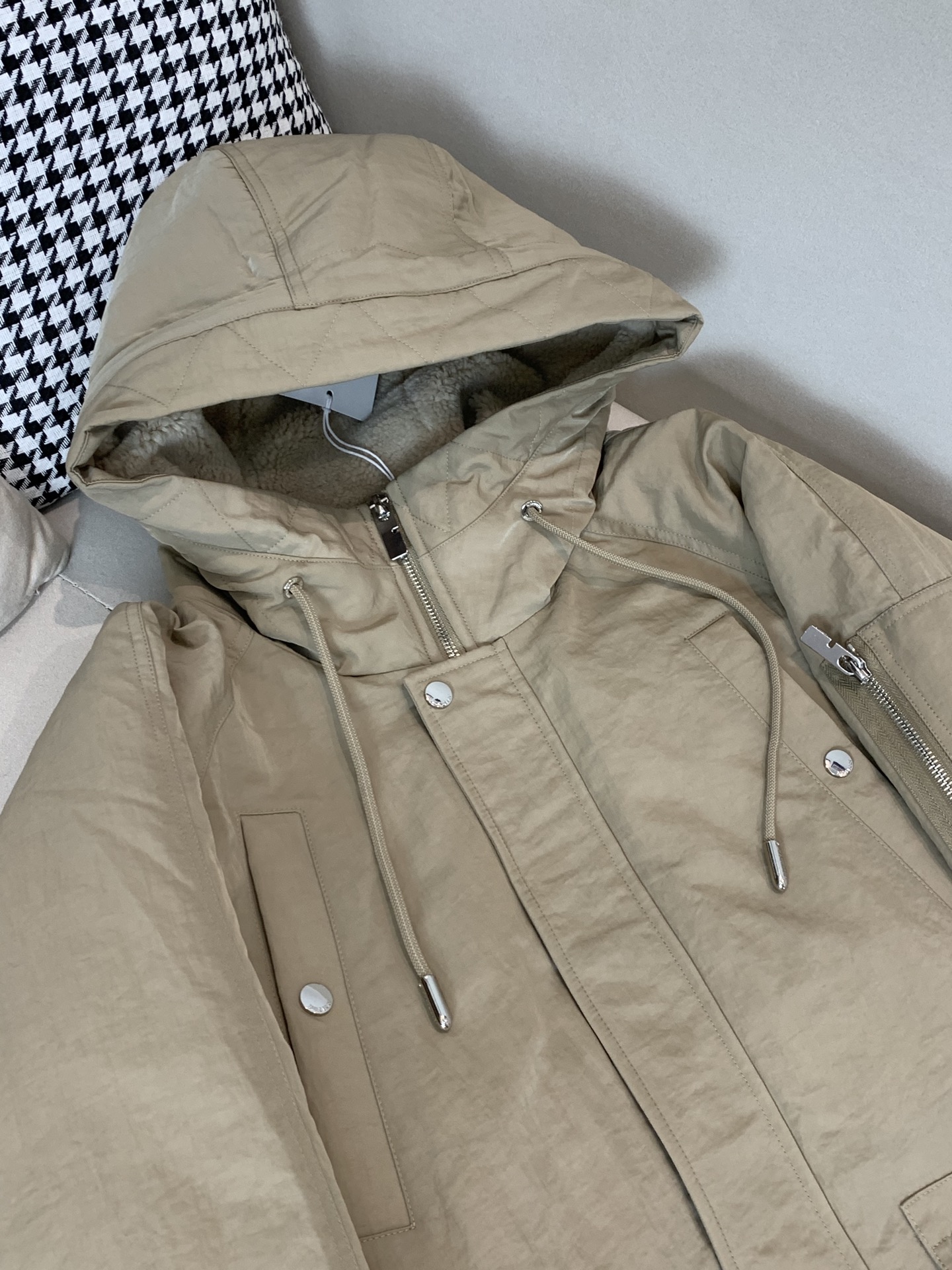 。羽绒 BURBERRY巴宝莉秋冬款男士商务连帽羽绒服贸易公司渠道订单，必爆经典单品！！永不过时的拼接设