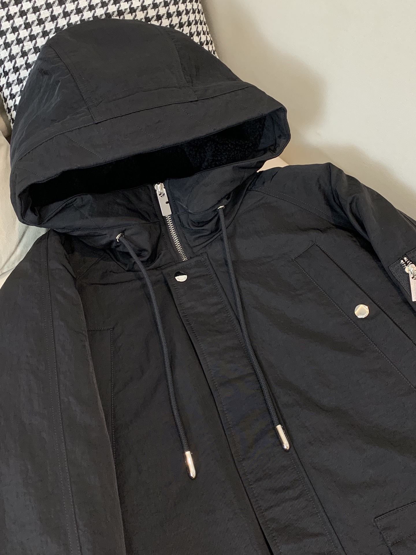 。羽绒 BURBERRY巴宝莉秋冬款男士商务连帽羽绒服贸易公司渠道订单，必爆经典单品！！永不过时的拼接设