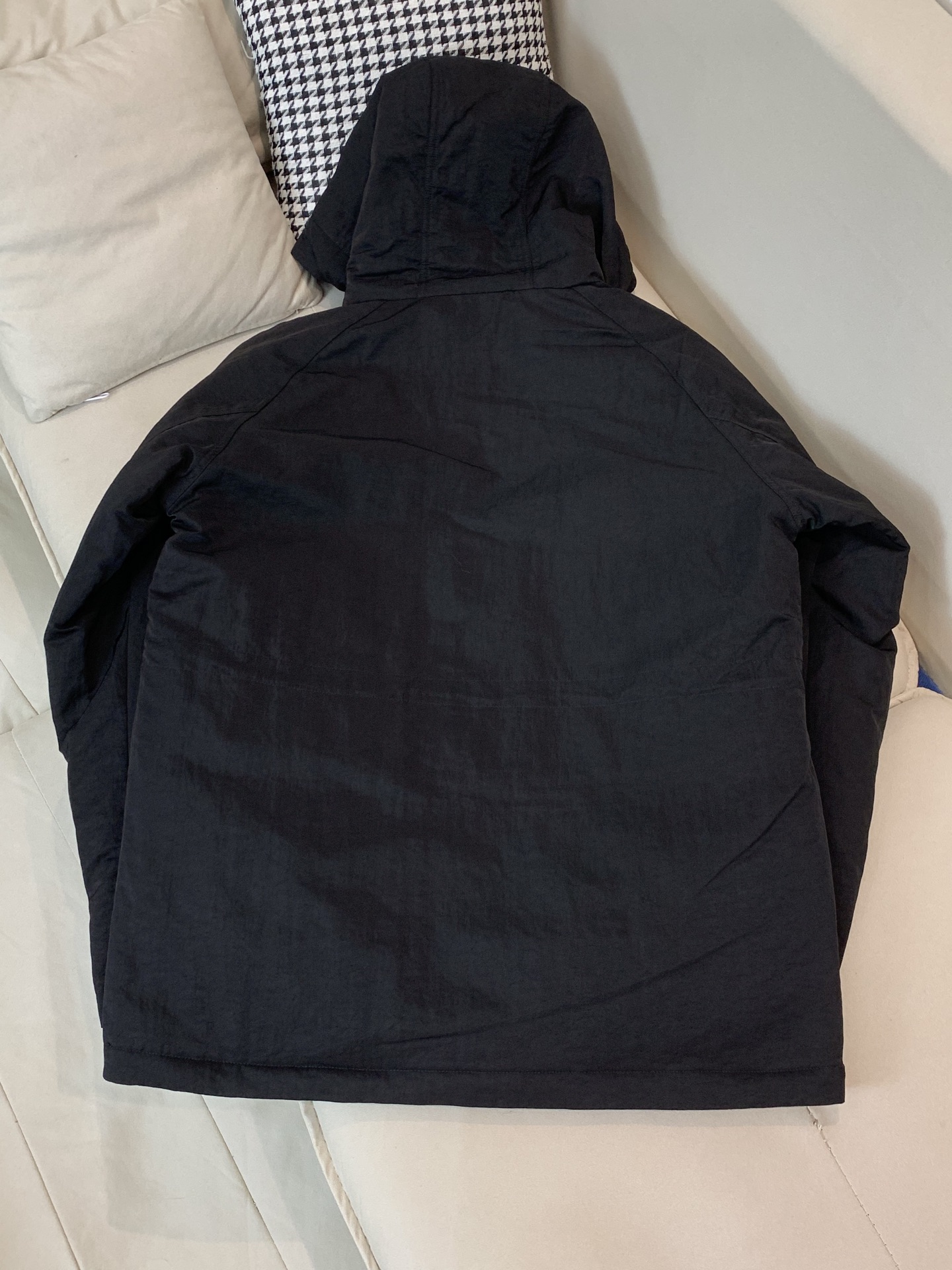 。羽绒 BURBERRY巴宝莉秋冬款男士商务连帽羽绒服贸易公司渠道订单，必爆经典单品！！永不过时的拼接设