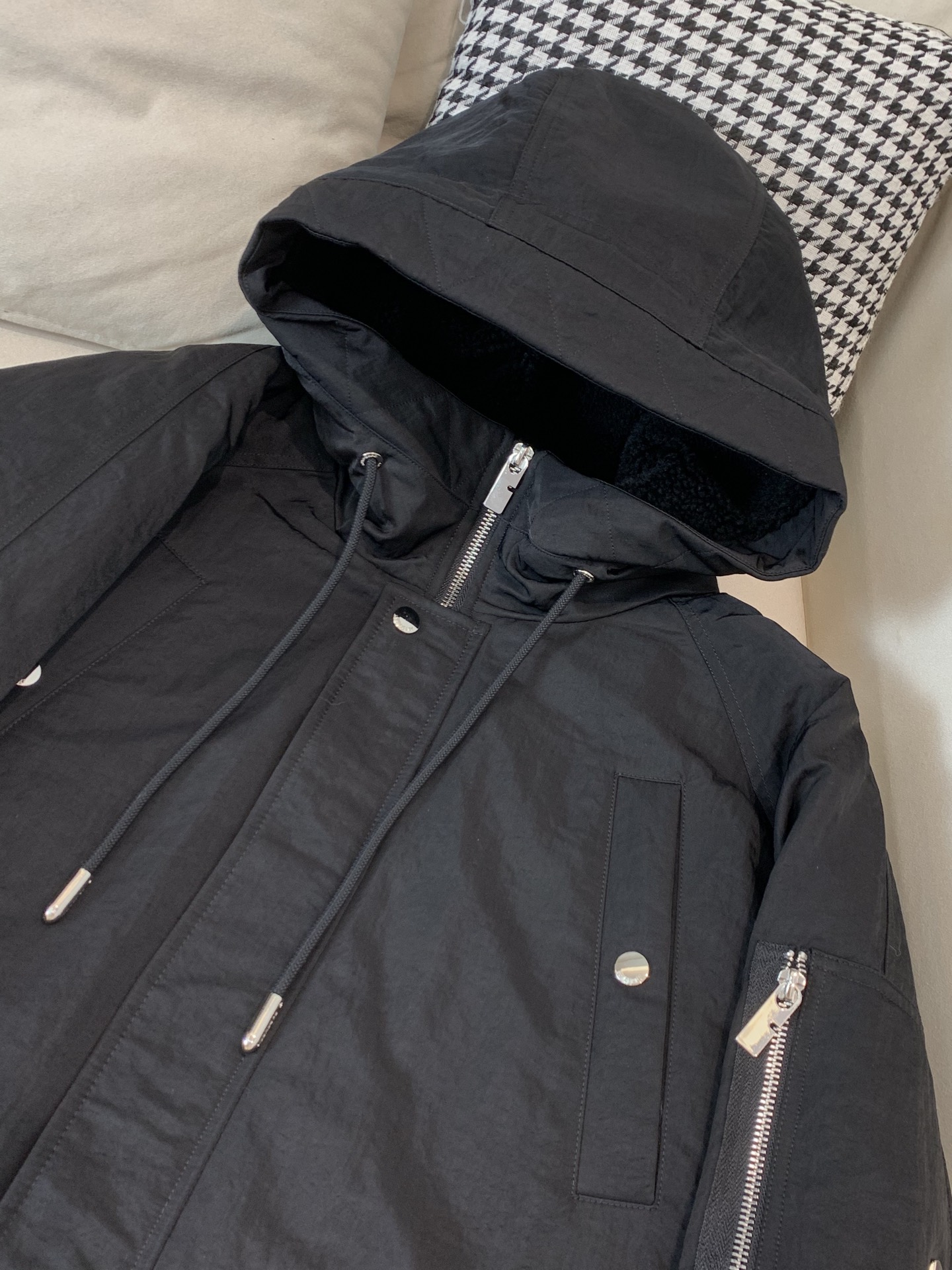 。羽绒 BURBERRY巴宝莉秋冬款男士商务连帽羽绒服贸易公司渠道订单，必爆经典单品！！永不过时的拼接设