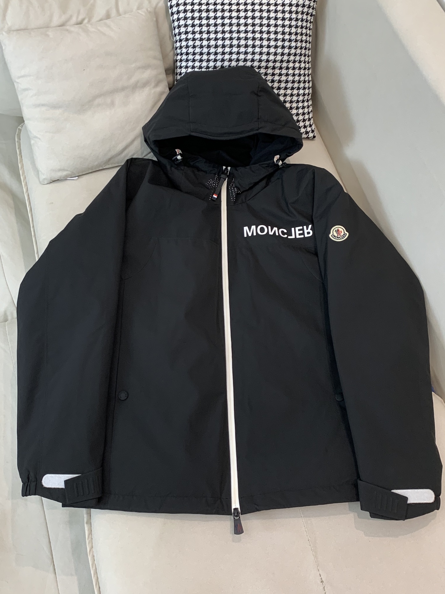 。羽绒 2025SS秋冬季出品新款！-Moncl*r经典连帽羽绒服夹克外套 采用新国标90白鸭绒 男士轻