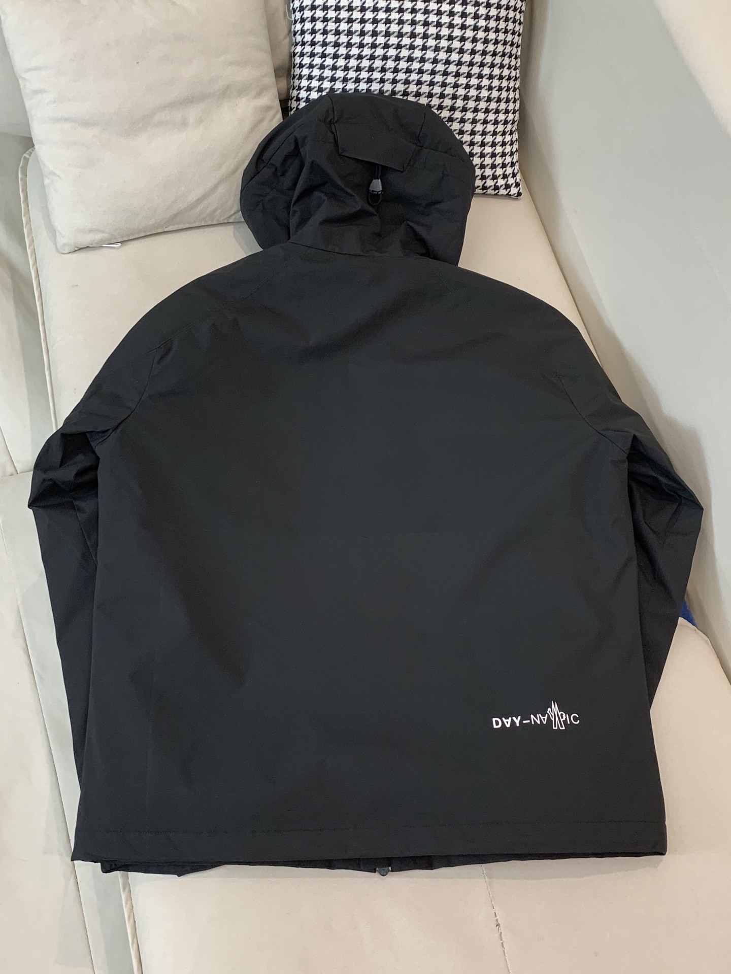 。羽绒 2025SS秋冬季出品新款！-Moncl*r经典连帽羽绒服夹克外套 采用新国标90白鸭绒 男士轻