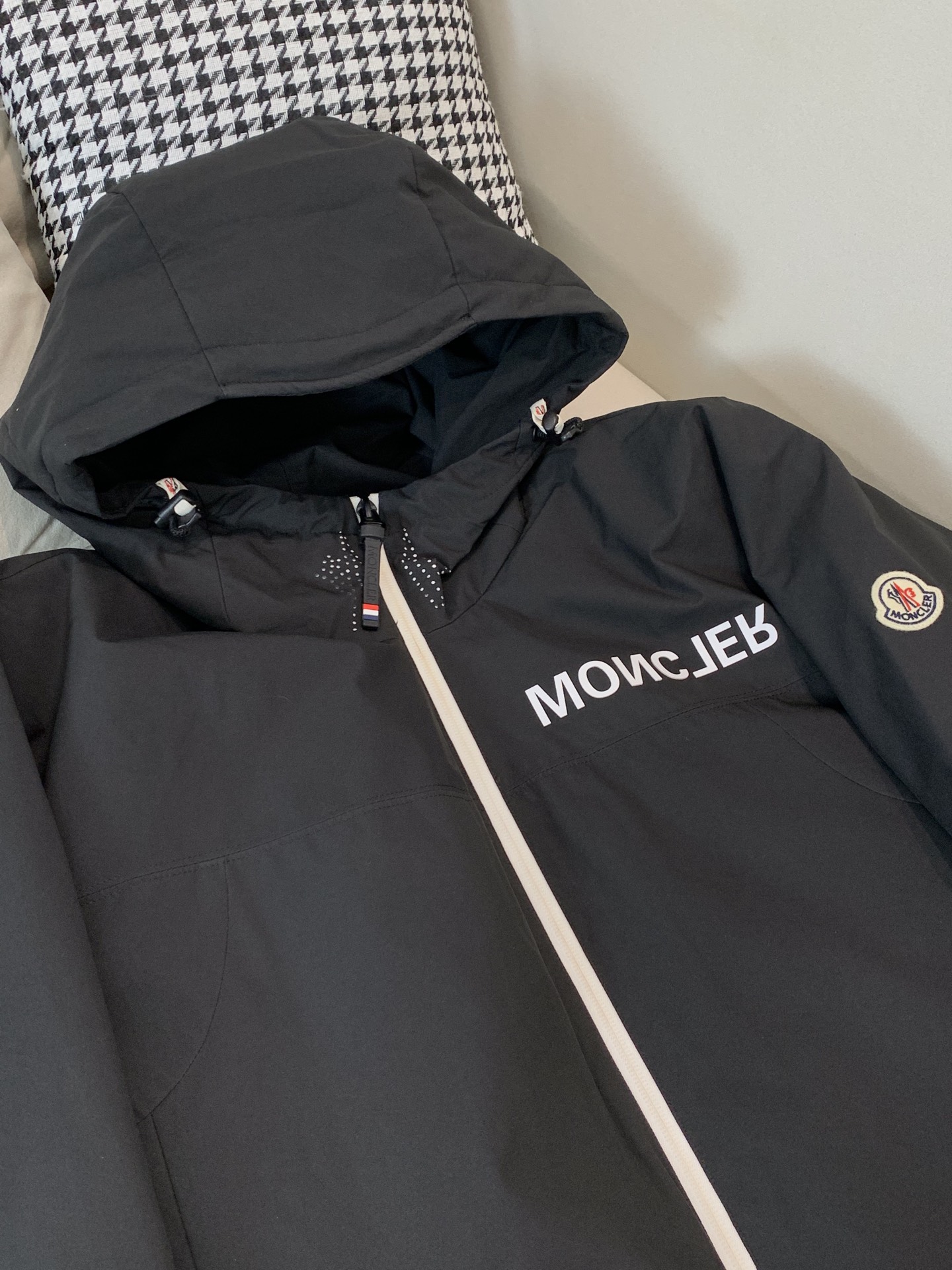 。羽绒 2025SS秋冬季出品新款！-Moncl*r经典连帽羽绒服夹克外套 采用新国标90白鸭绒 男士轻