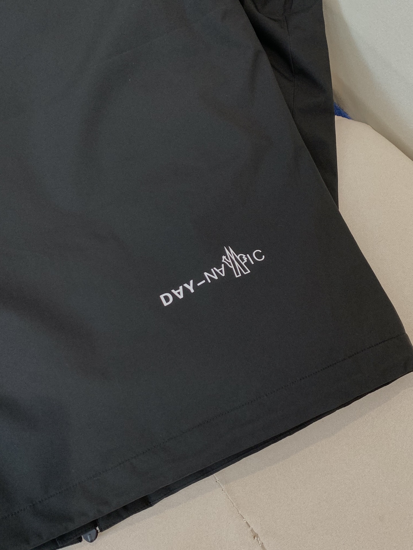 。羽绒 2025SS秋冬季出品新款！-Moncl*r经典连帽羽绒服夹克外套 采用新国标90白鸭绒 男士轻