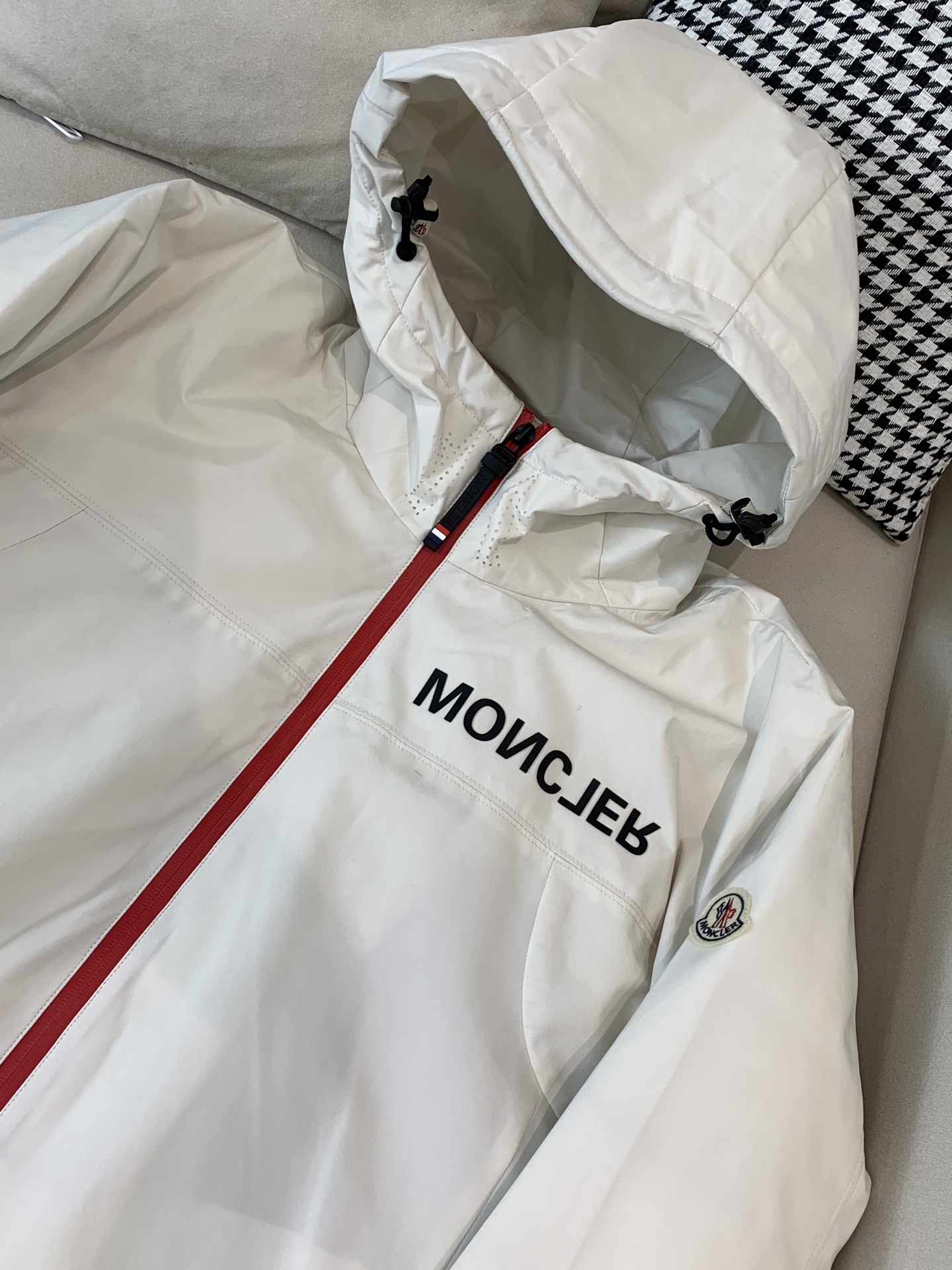 。羽绒 2025SS秋冬季出品新款！-Moncl*r经典连帽羽绒服夹克外套 采用新国标90白鸭绒 男士轻