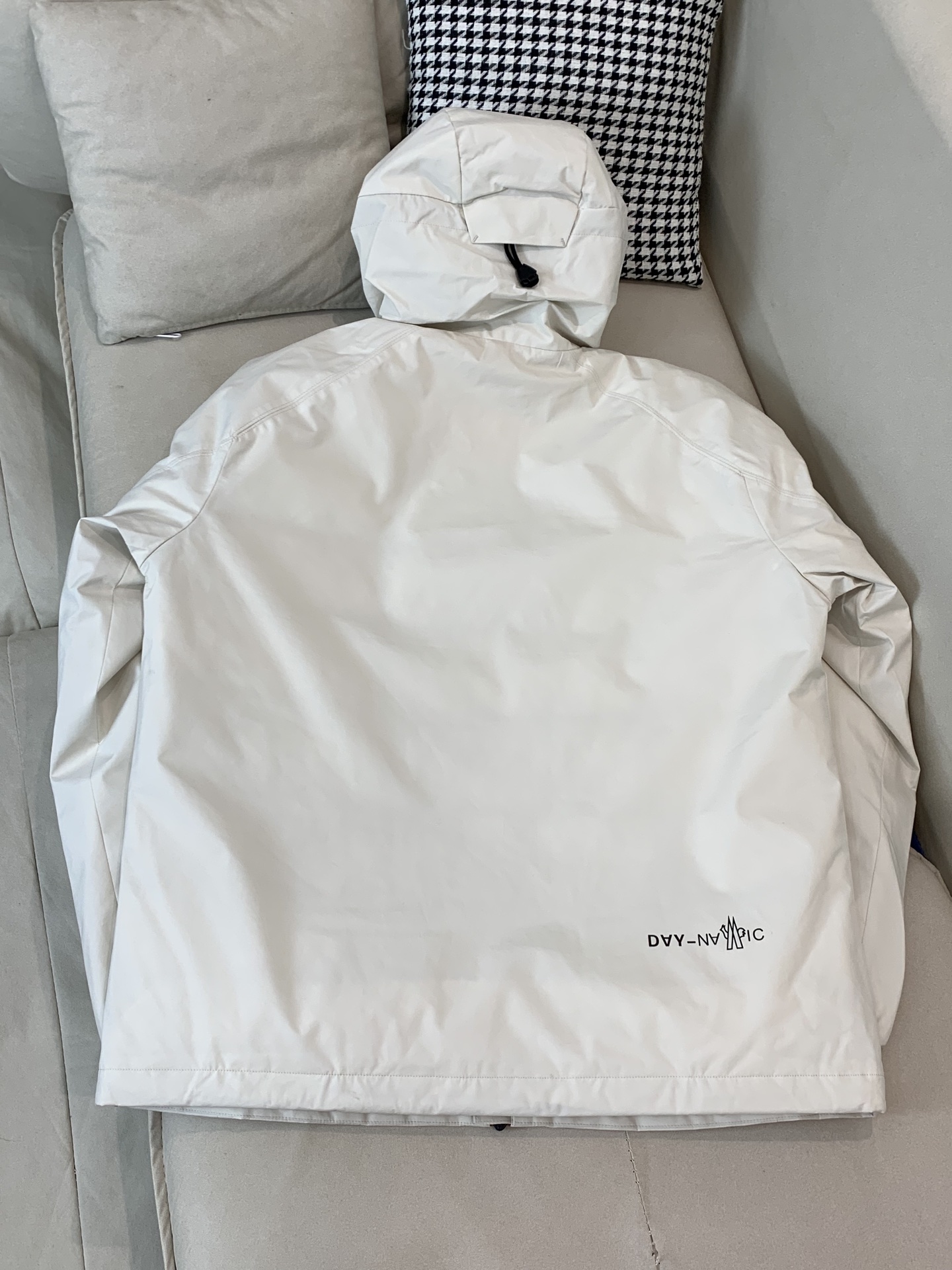 。羽绒 2025SS秋冬季出品新款！-Moncl*r经典连帽羽绒服夹克外套 采用新国标90白鸭绒 男士轻