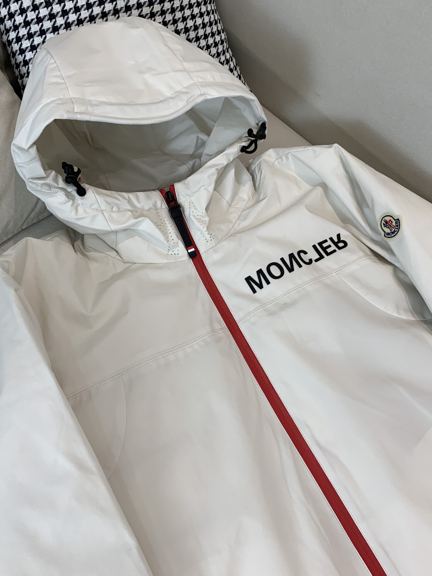 。羽绒 2025SS秋冬季出品新款！-Moncl*r经典连帽羽绒服夹克外套 采用新国标90白鸭绒 男士轻