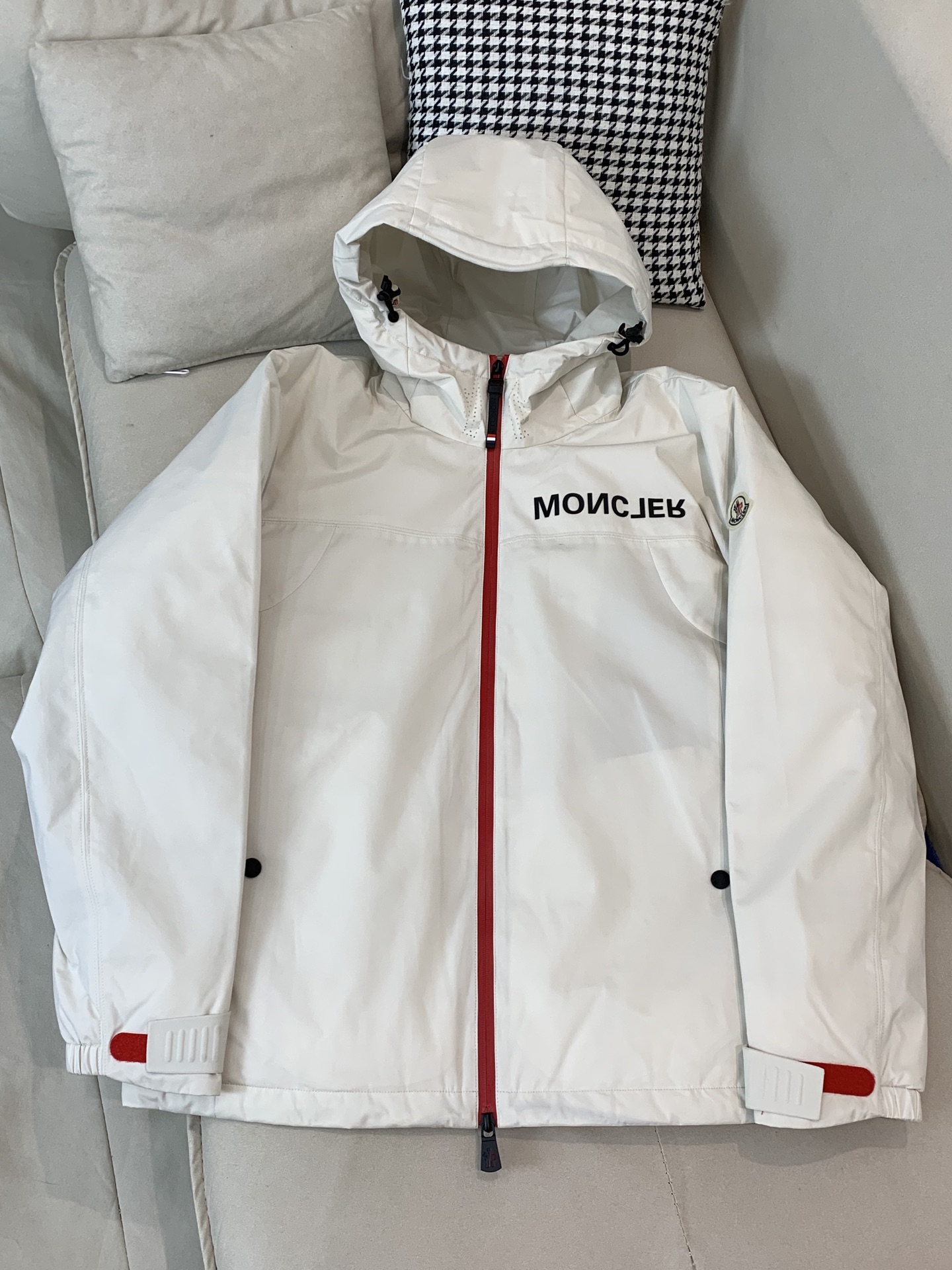 。羽绒 2025SS秋冬季出品新款！-Moncl*r经典连帽羽绒服夹克外套 采用新国标90白鸭绒 男士轻