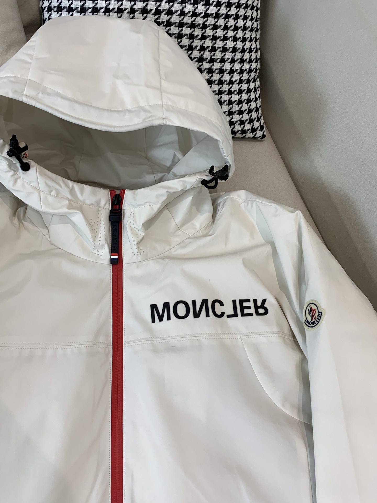 。羽绒 2025SS秋冬季出品新款！-Moncl*r经典连帽羽绒服夹克外套 采用新国标90白鸭绒 男士轻