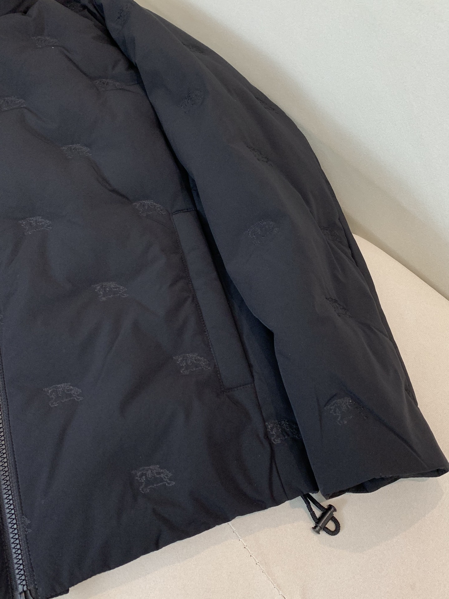 。羽绒巴宝莉Burberry2025最新款时尚设计师款立领羽绒服爆款羽绒服，90#白鸭绒填充，处处细节显