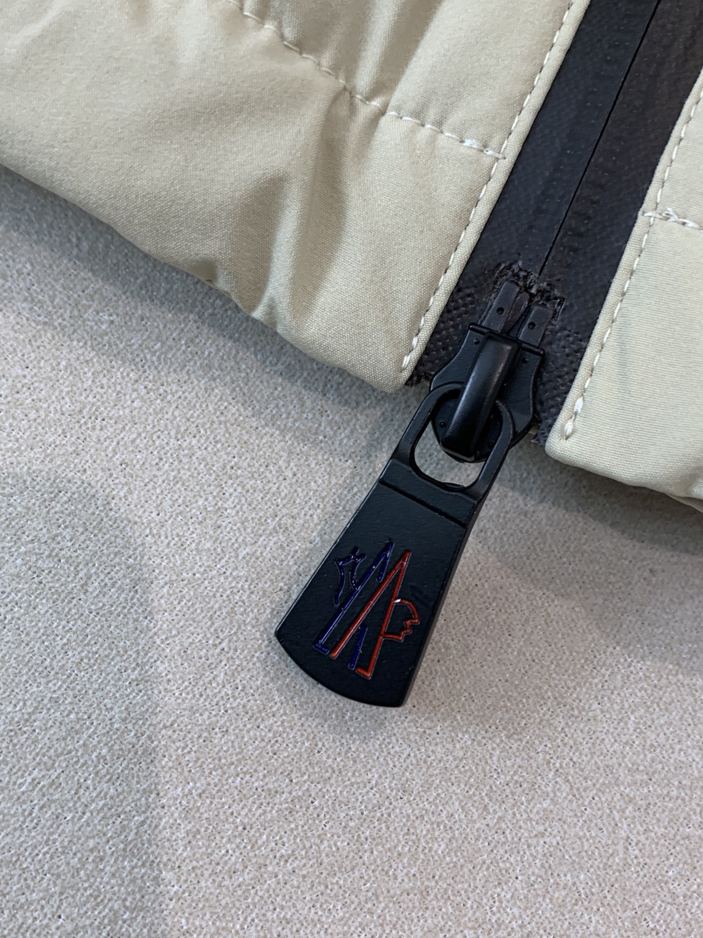 。羽绒2025SS秋冬季新款！蒙口-Moncl*r男士连帽羽绒服，高端轻奢的时尚风格，实穿百搭的款式，上